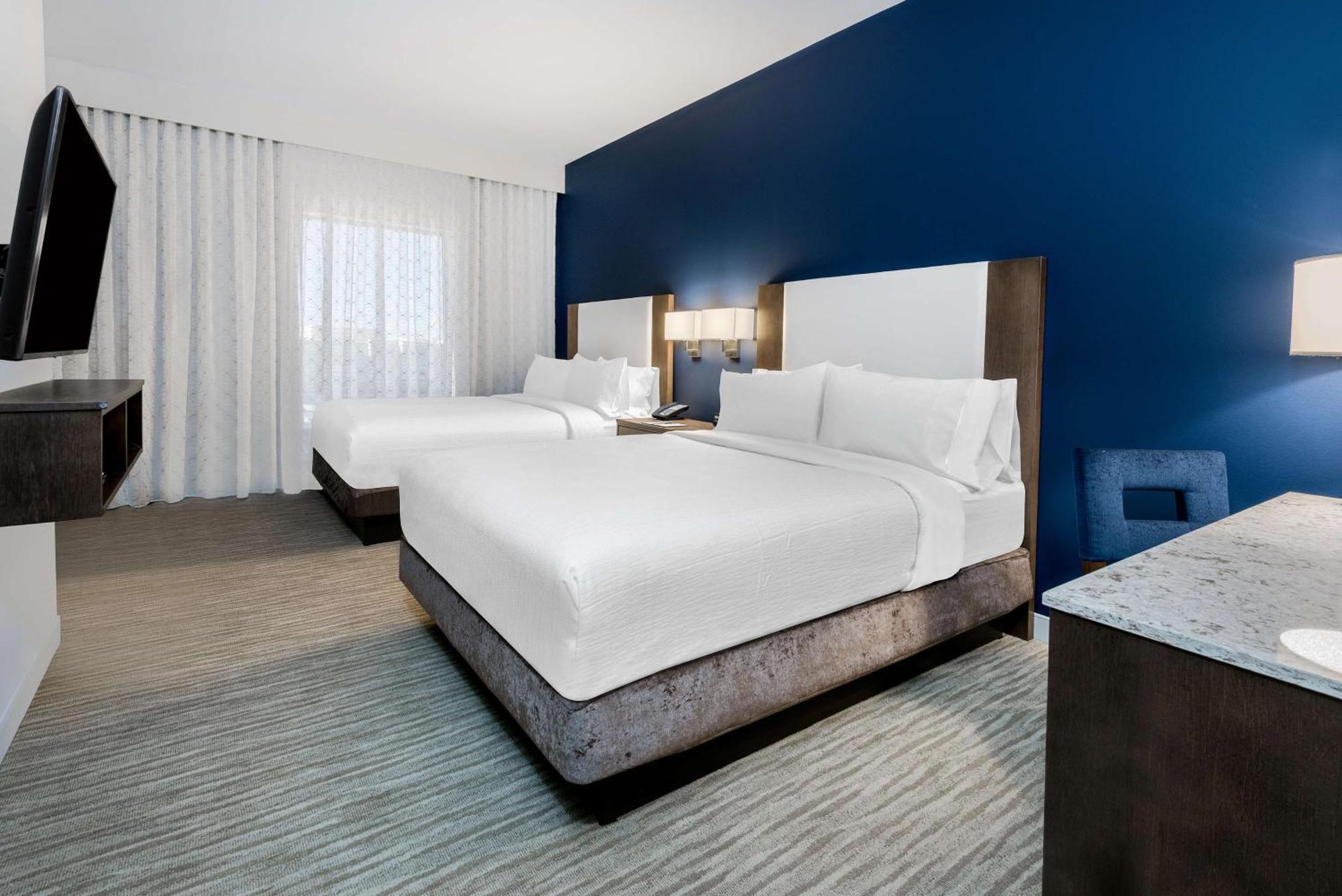 Two Room Queen Suite Two Queen Beds