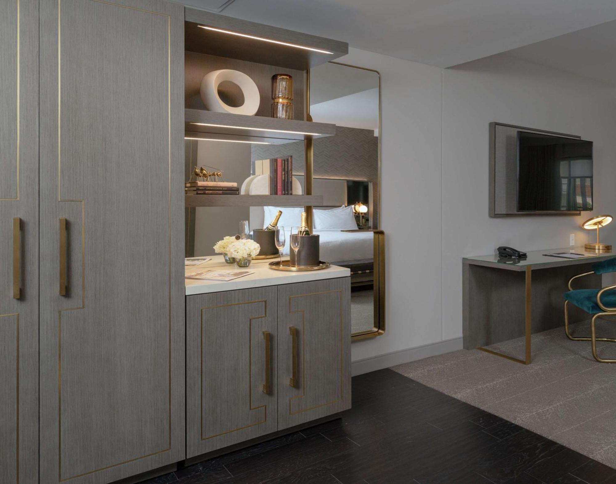 Deco King Suite
