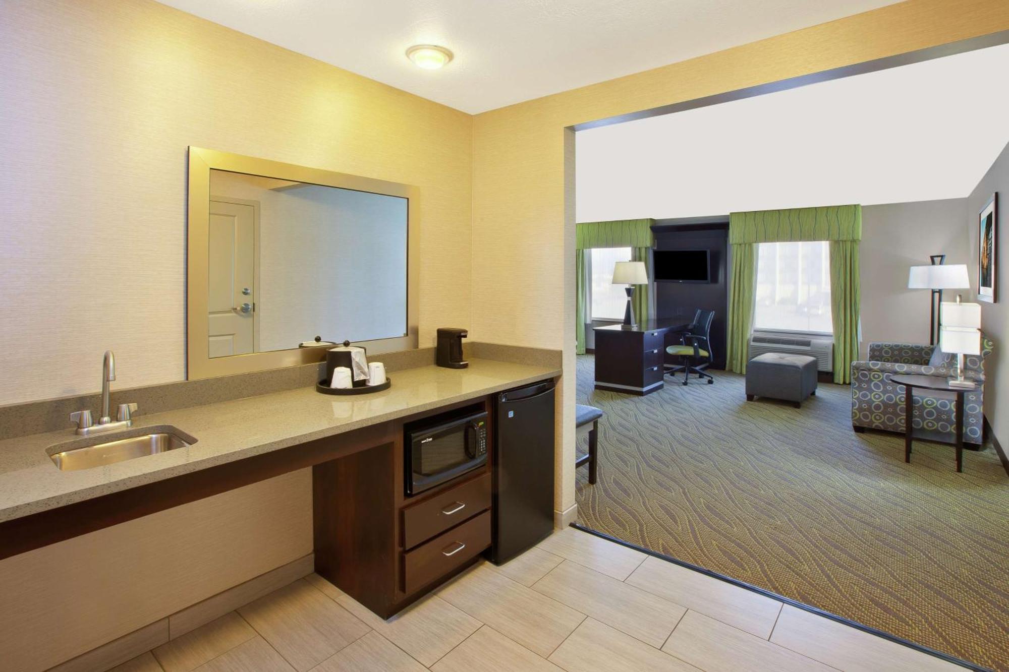 Queen Studio Suite with Two Queen Beds - Non-Smoking