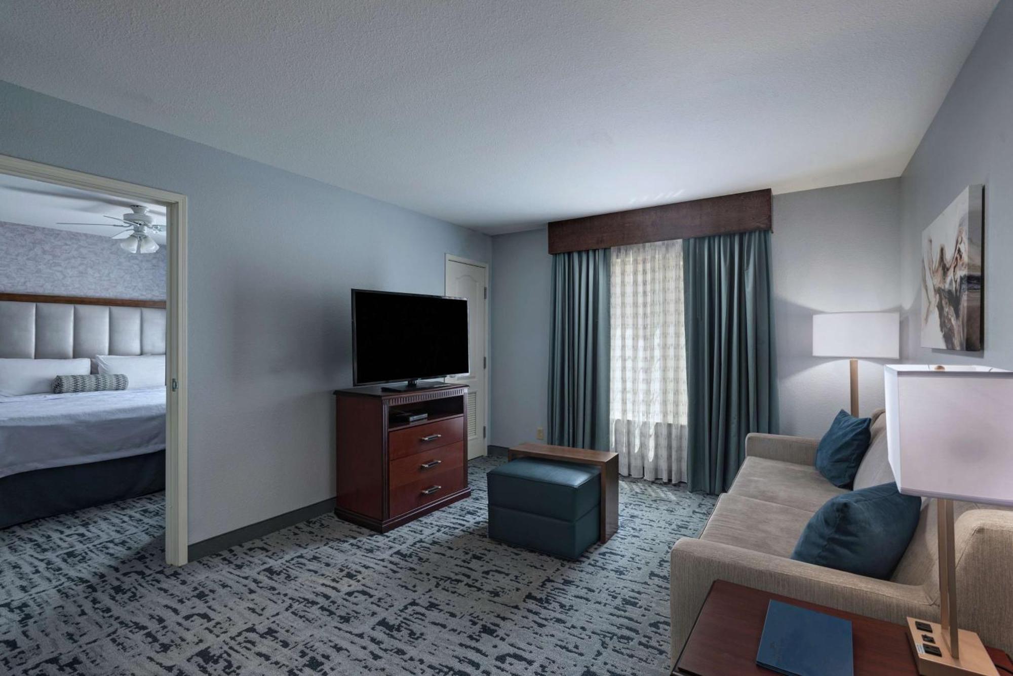 One-Bedroom King Suite - Non-Smoking