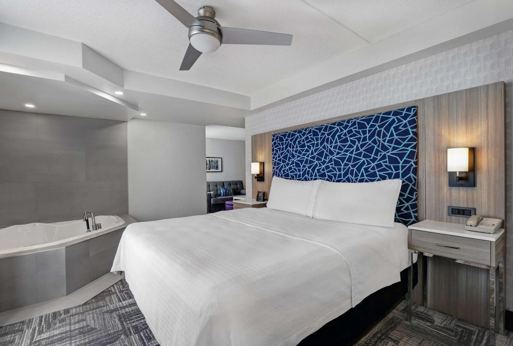 King Studio Suite Whirlpool Non-Smoking