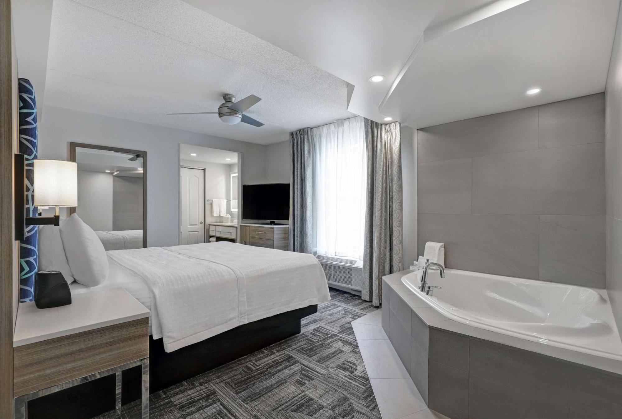 King Studio Suite Whirlpool Non-Smoking