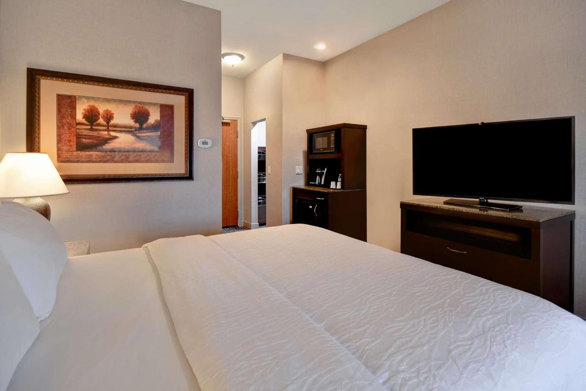 Deluxe King Room - Hearing Accessible