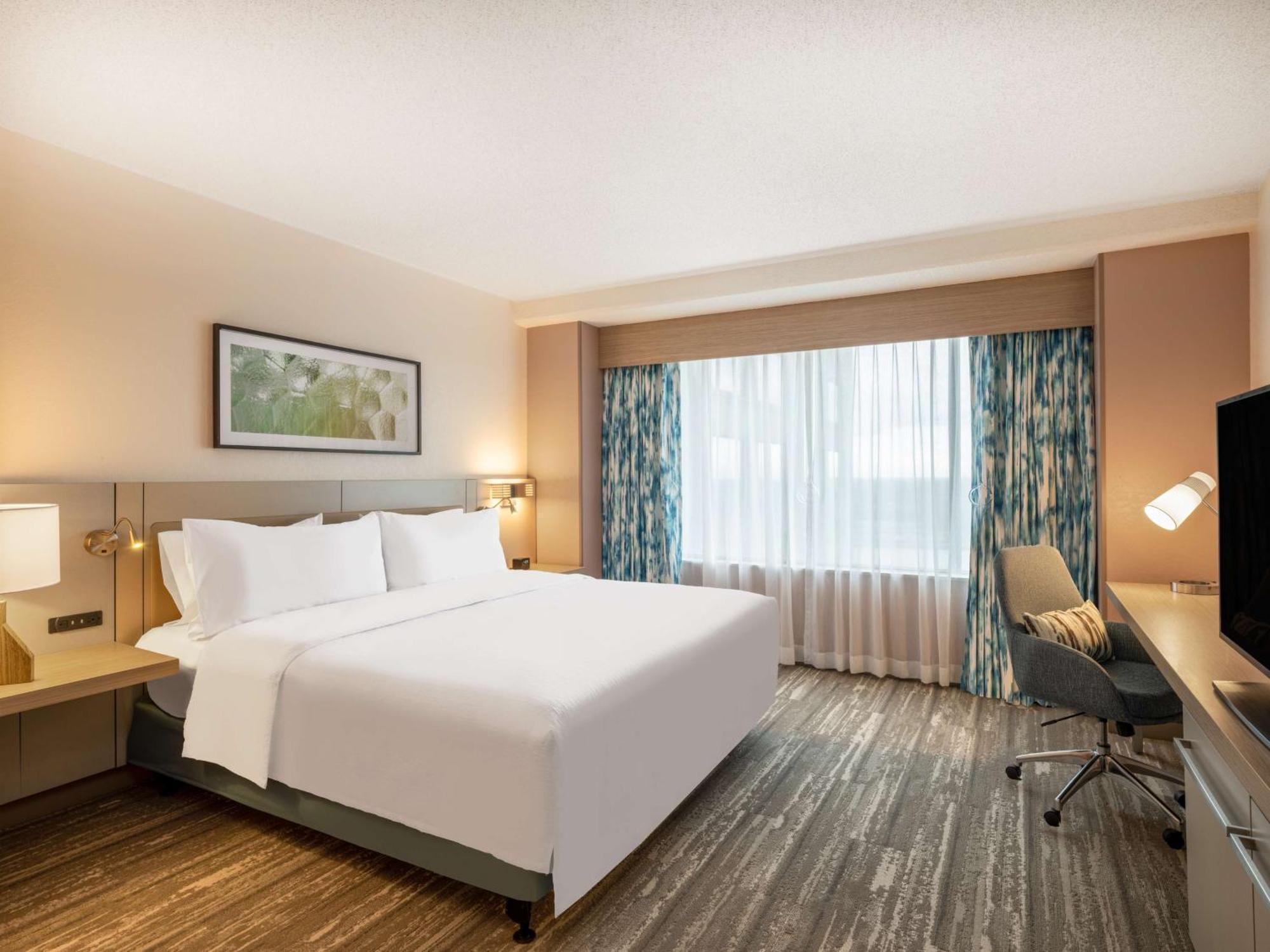 King Room with River View - Hearing Accessible