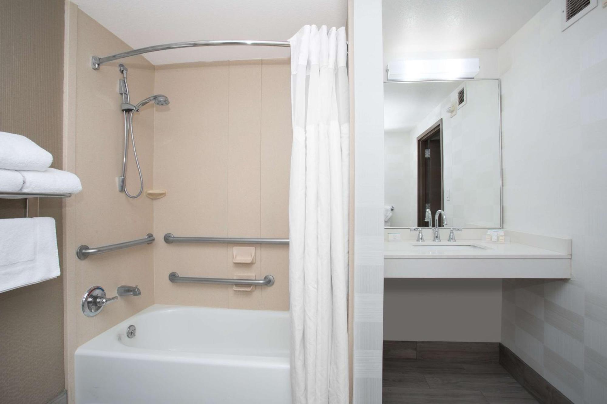 King Room Tub Mobility Hearing Access