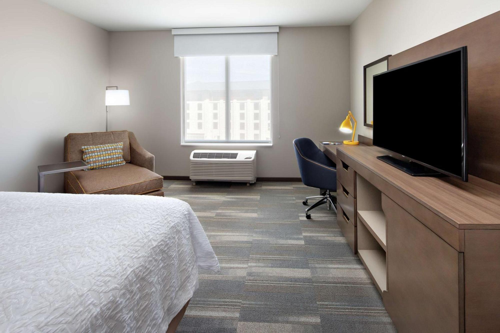 King Room - Hearing Accessible//Non-Smoking