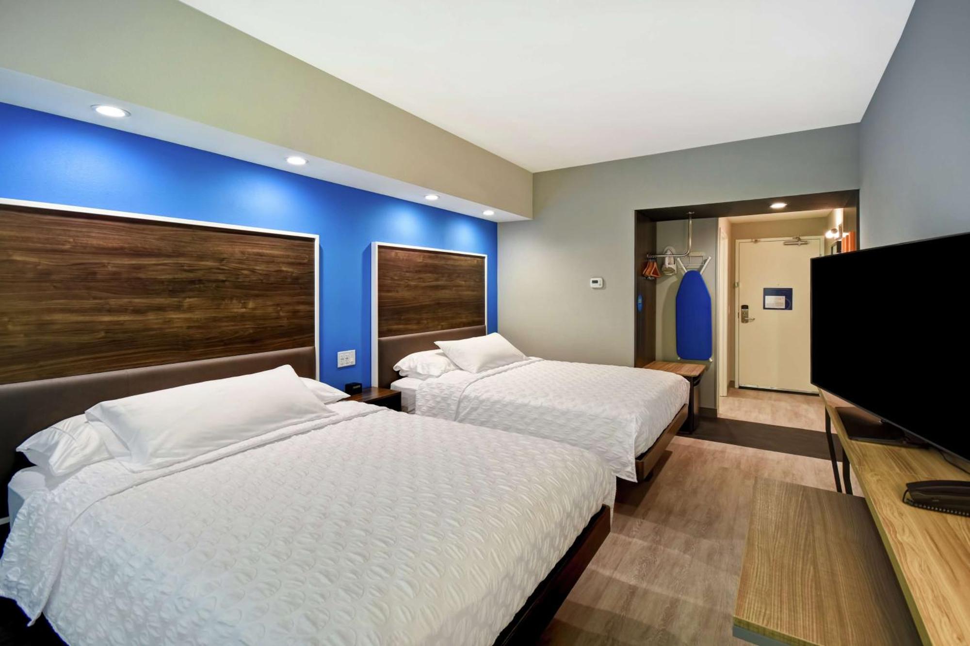 Queen Room Two Queen Beds
