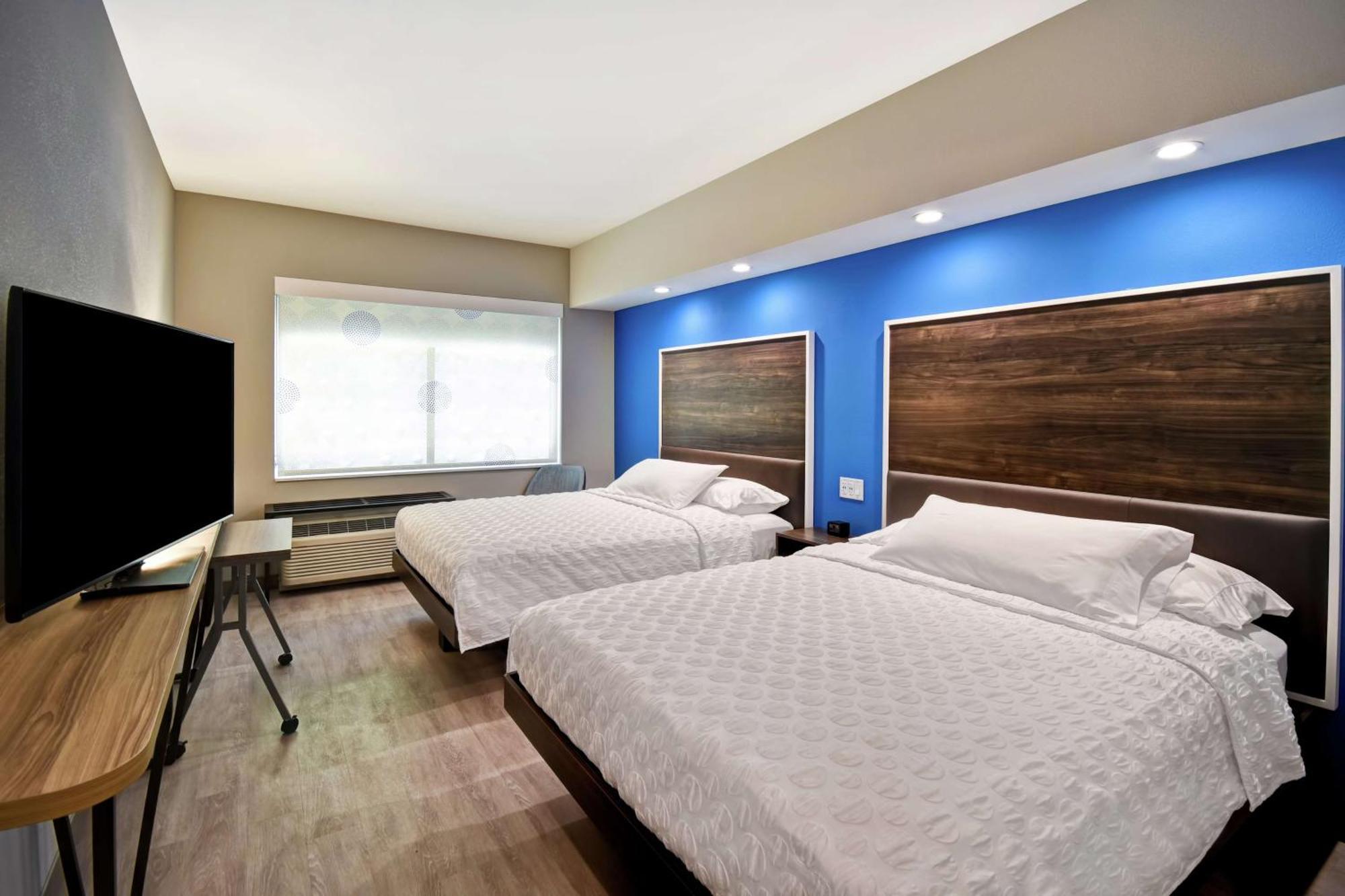 Queen Room Two Queen Beds