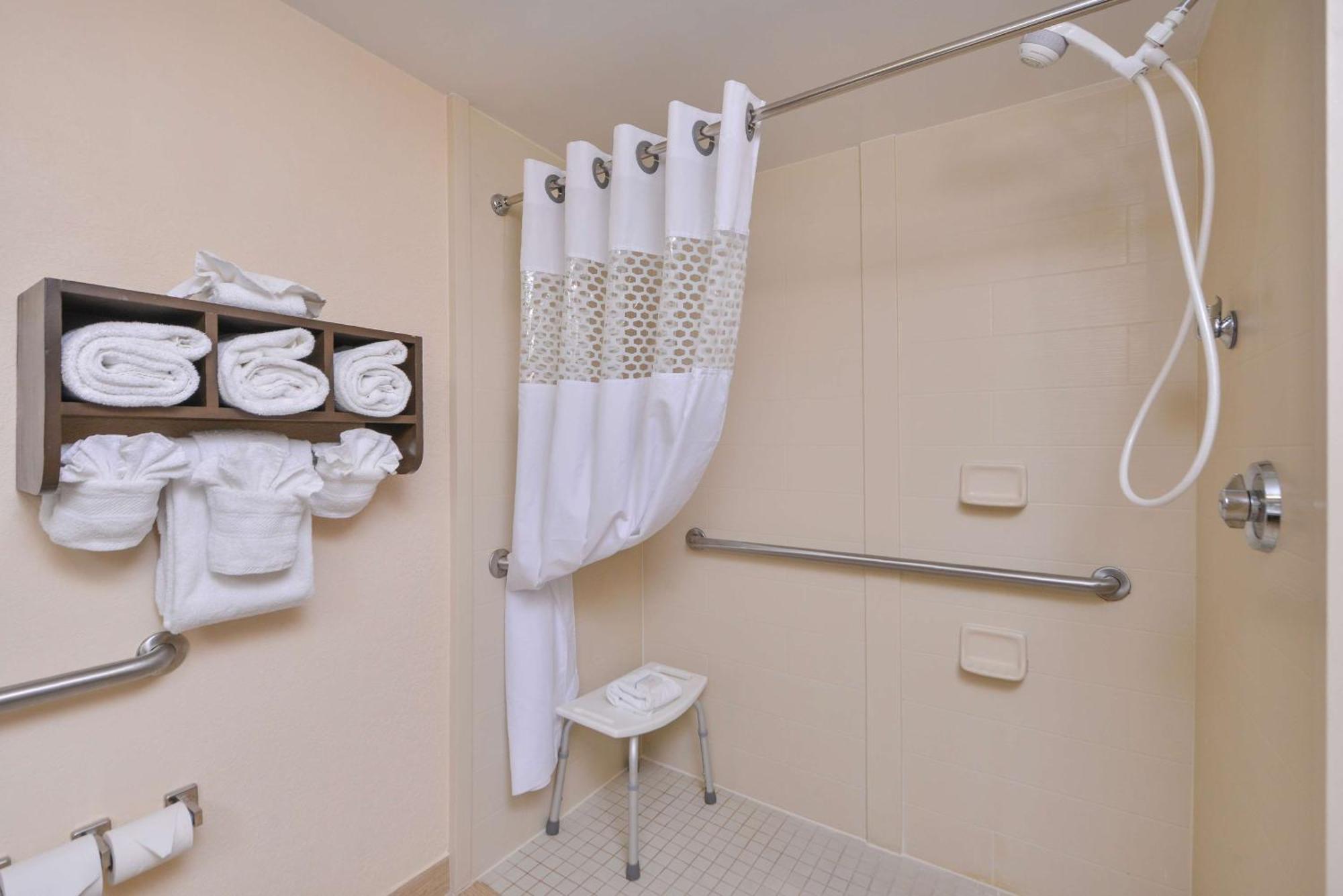 King Room with Roll-In Shower - Mobility Access/Non-Smoking