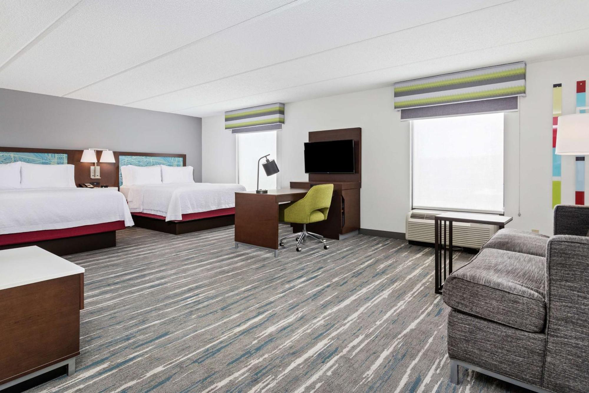 Studio Suite Two Queen Beds Sofa Bed,1551625078:JPEG