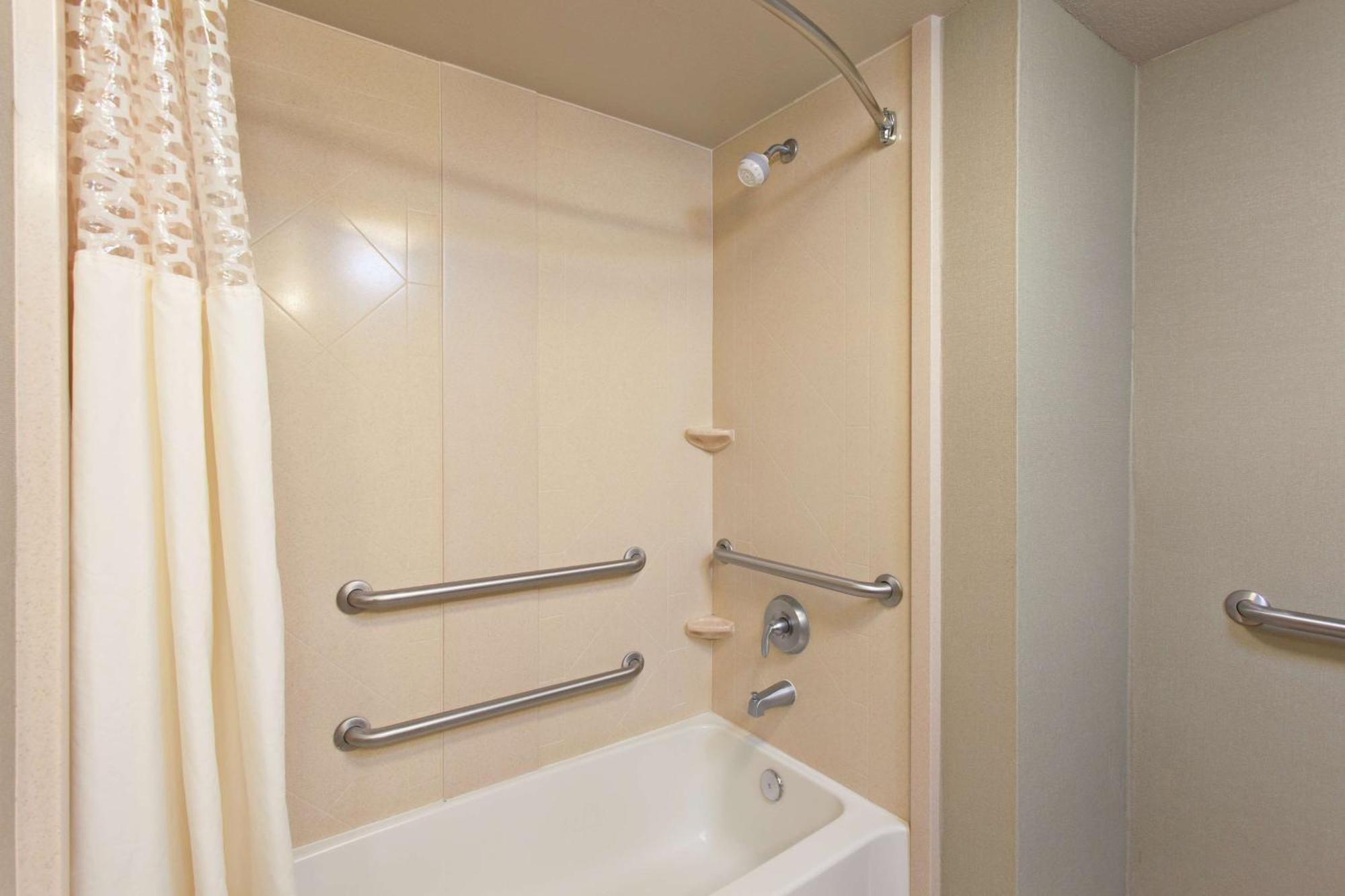 King Room with Accessible Tub - Mobility and Hearing Access/Non-Smoking