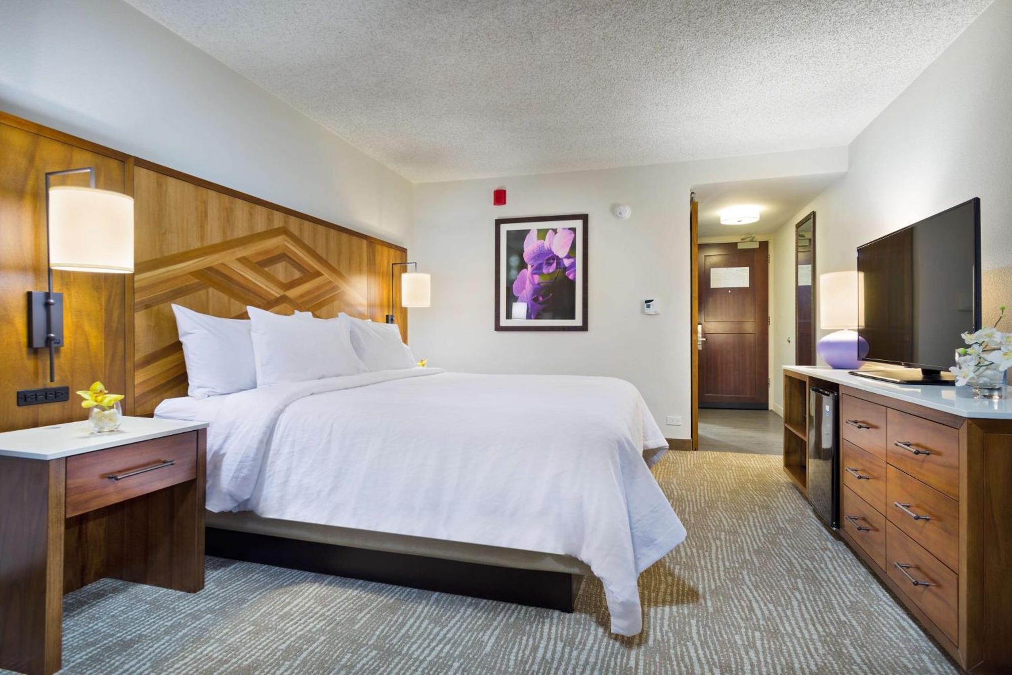 Zimmer mit Kingsize-Bett und Meerblick