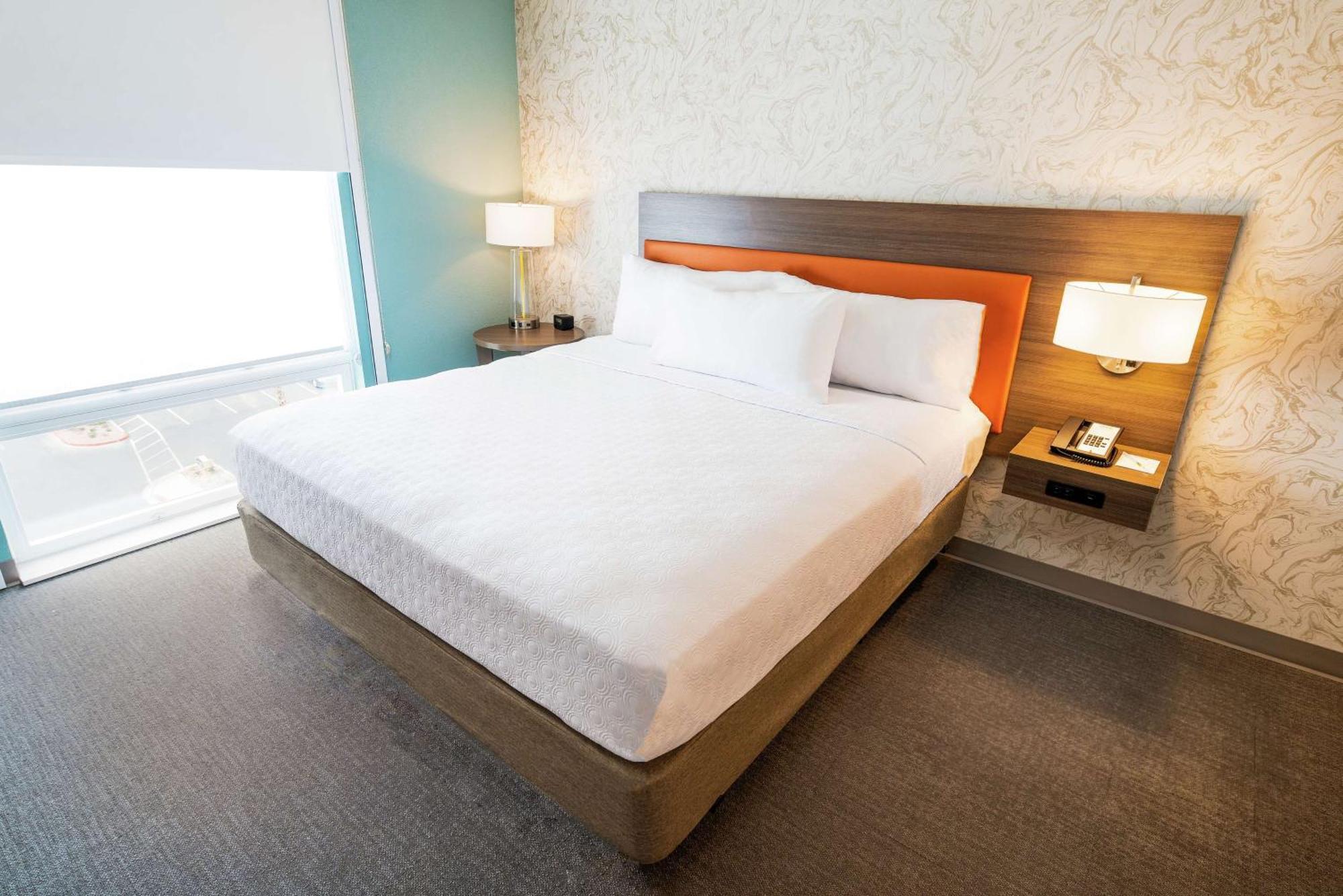 One-Bedroom King Suite - Non-Smoking