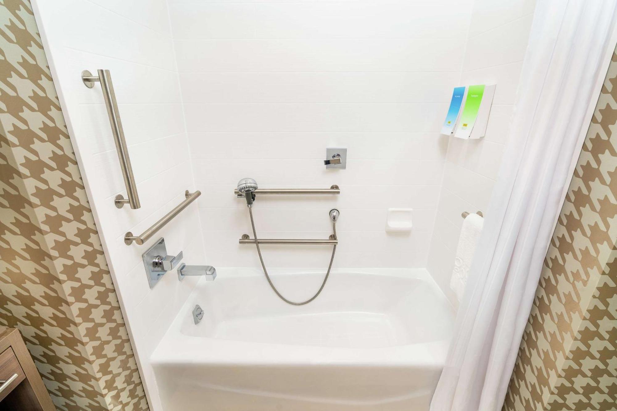 King Studio Suite Mobility Access or Non-Smoking