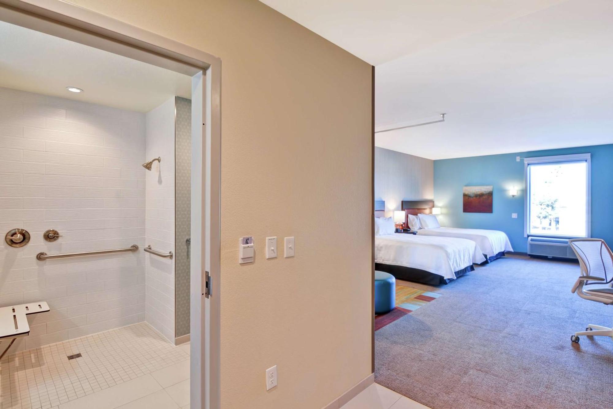 Queen Studio Two Queen Beds Mobility Hearing Access or Non-Smoking