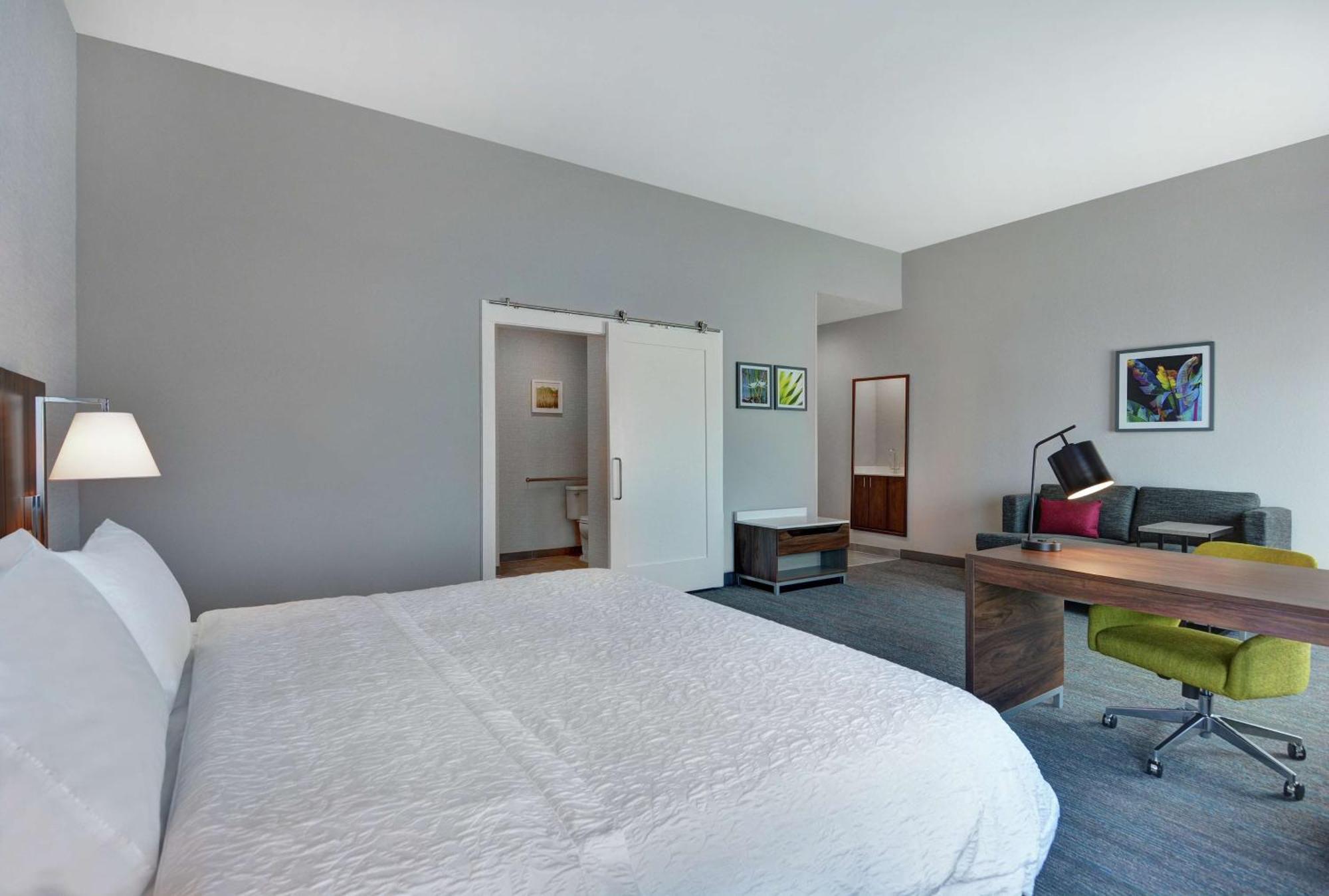 King Studio Suite - Non-Smoking