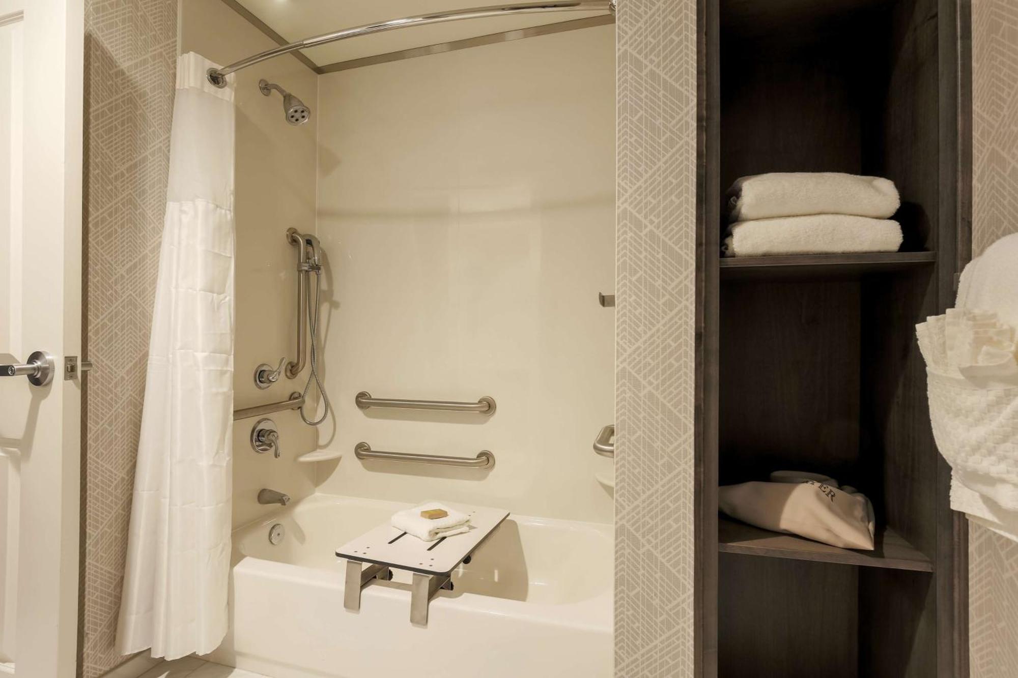Queen Room Two Queen Beds Bath Tub Mobility Hearing Access