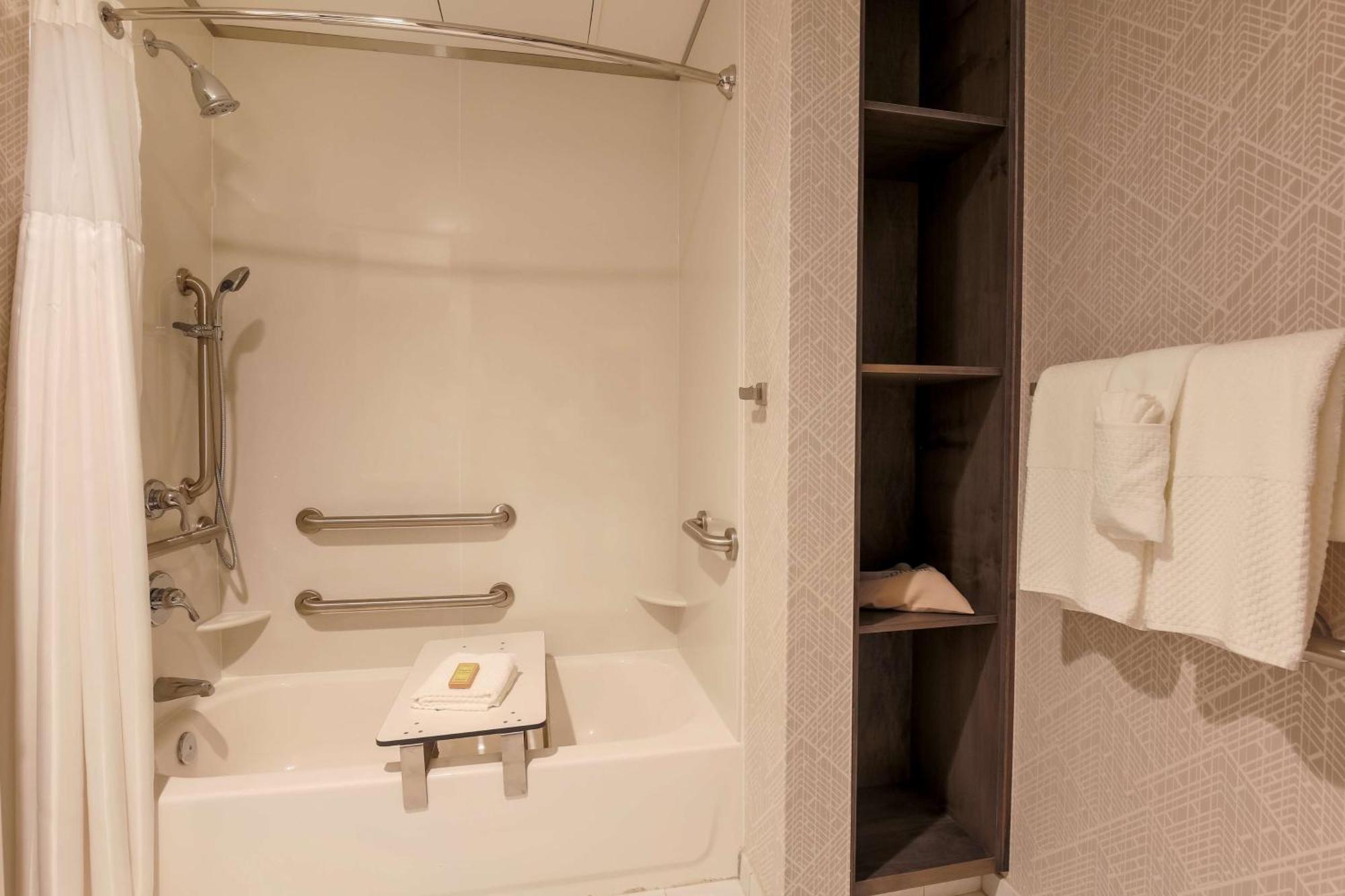 King Room Accessible Tub Mobility Hearing Access
