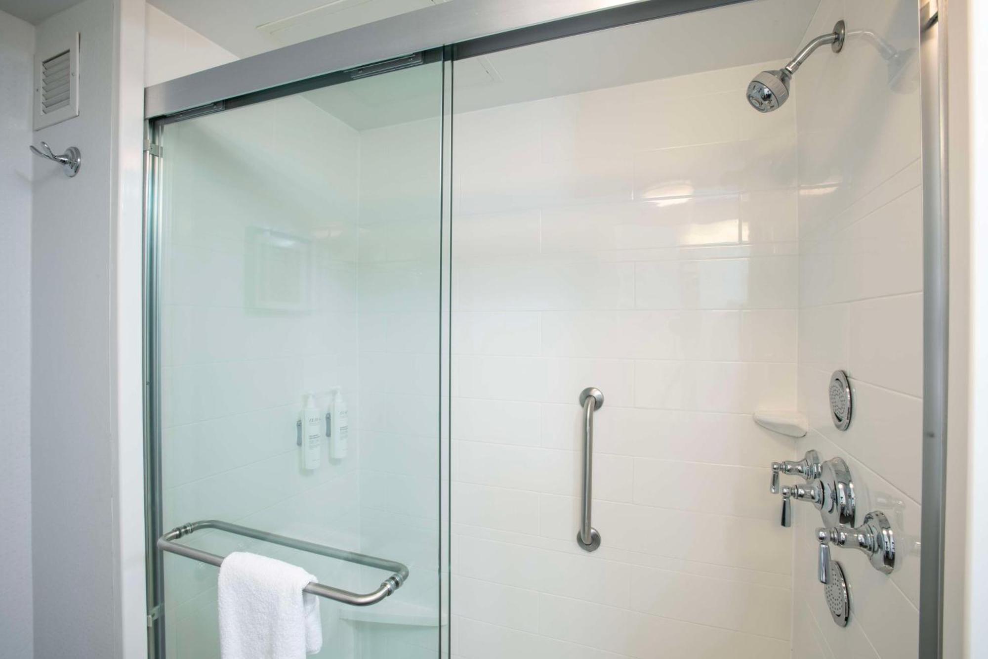 King Studio Suite Spa Shower Non-Smoking