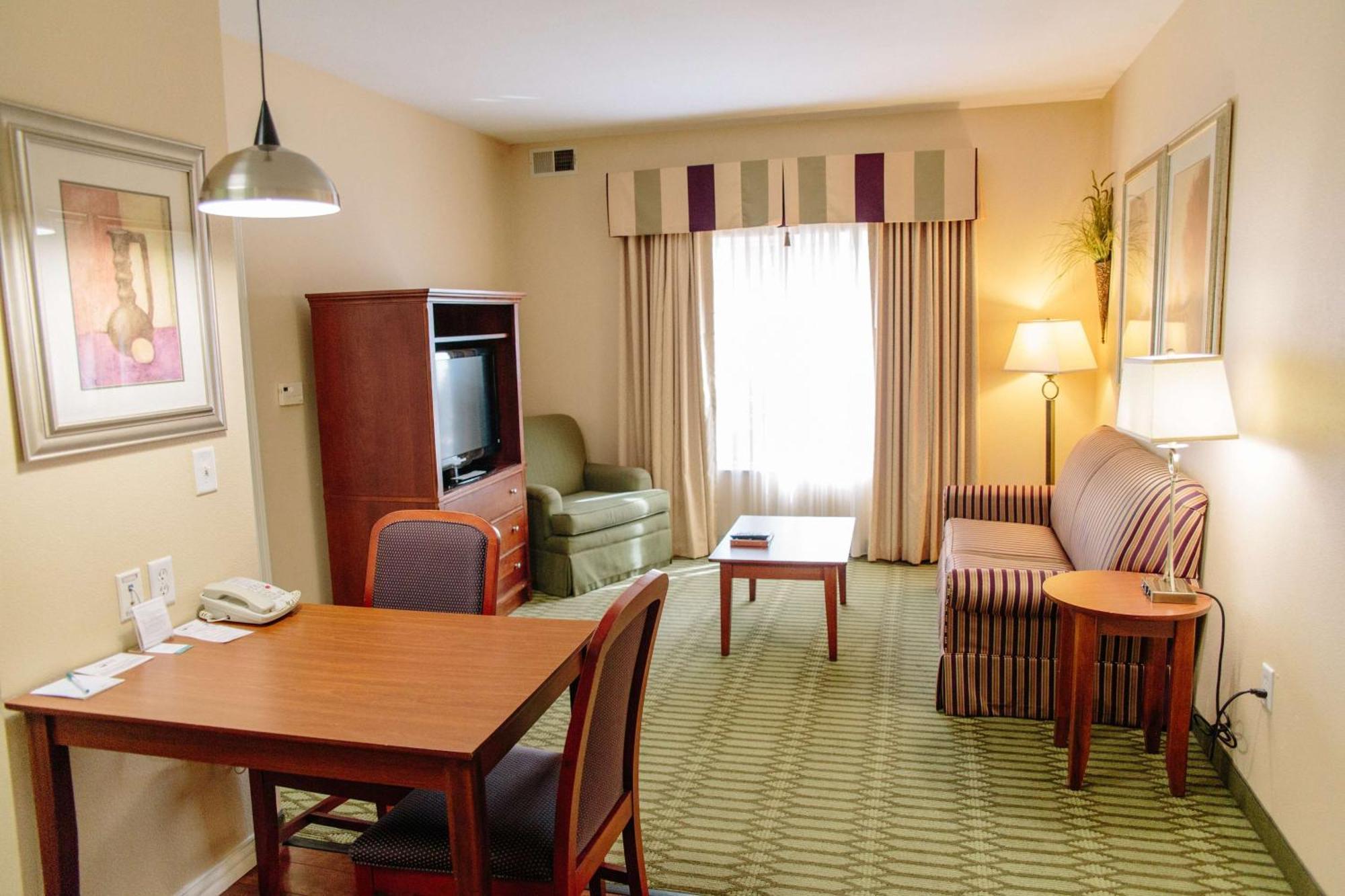 One-Bedroom Queen Suite Two Queen Beds Non-Smoking