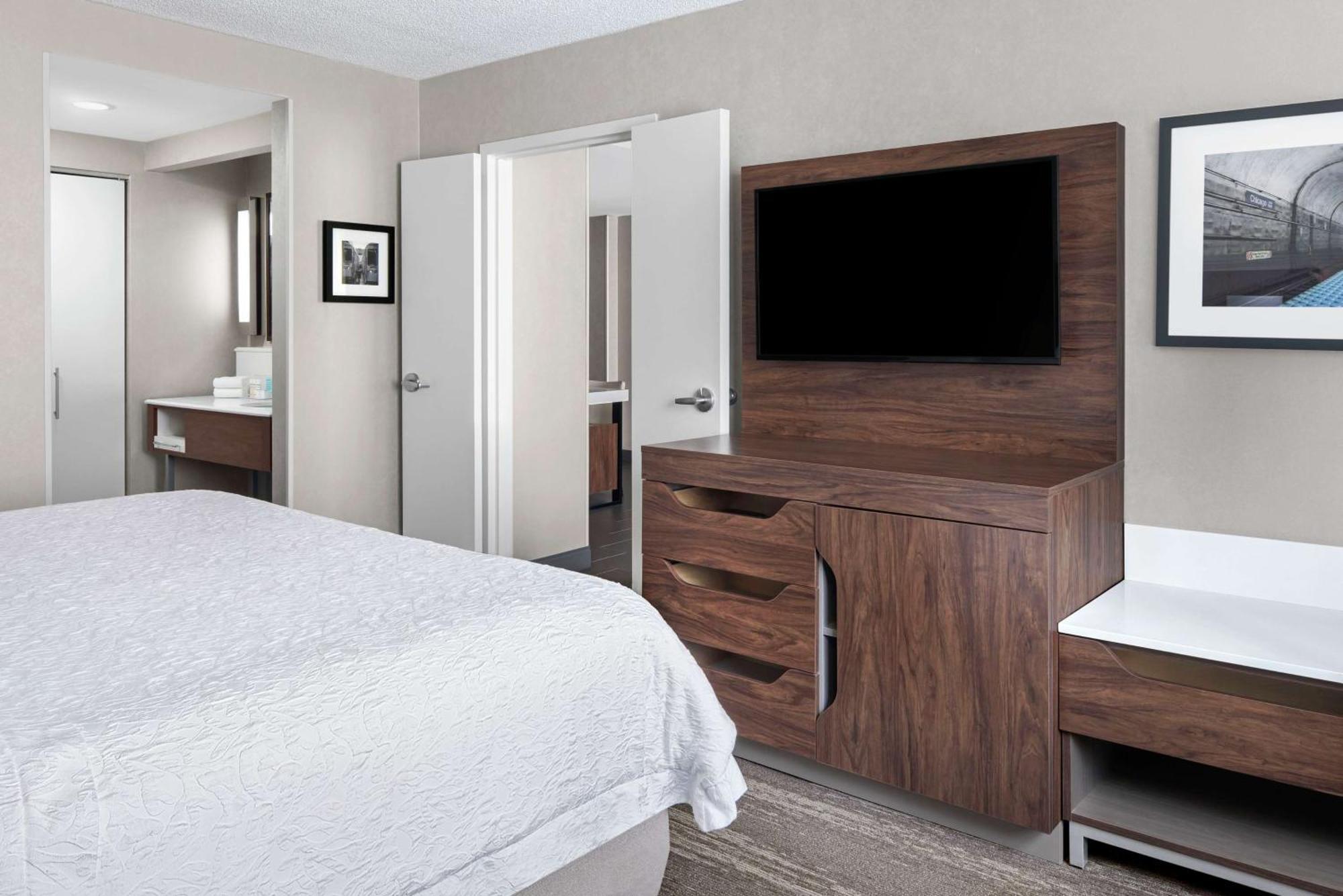 One-Bedroom King Suite