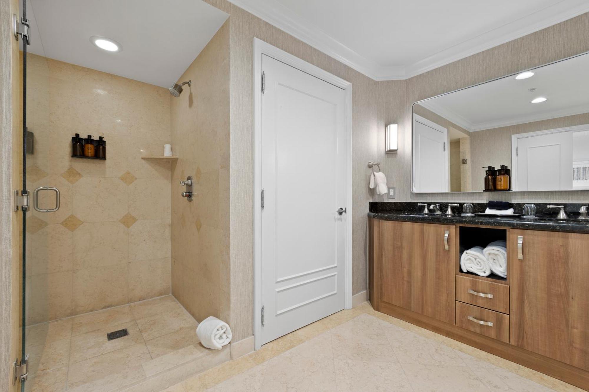 One-Bedroom Suite City View