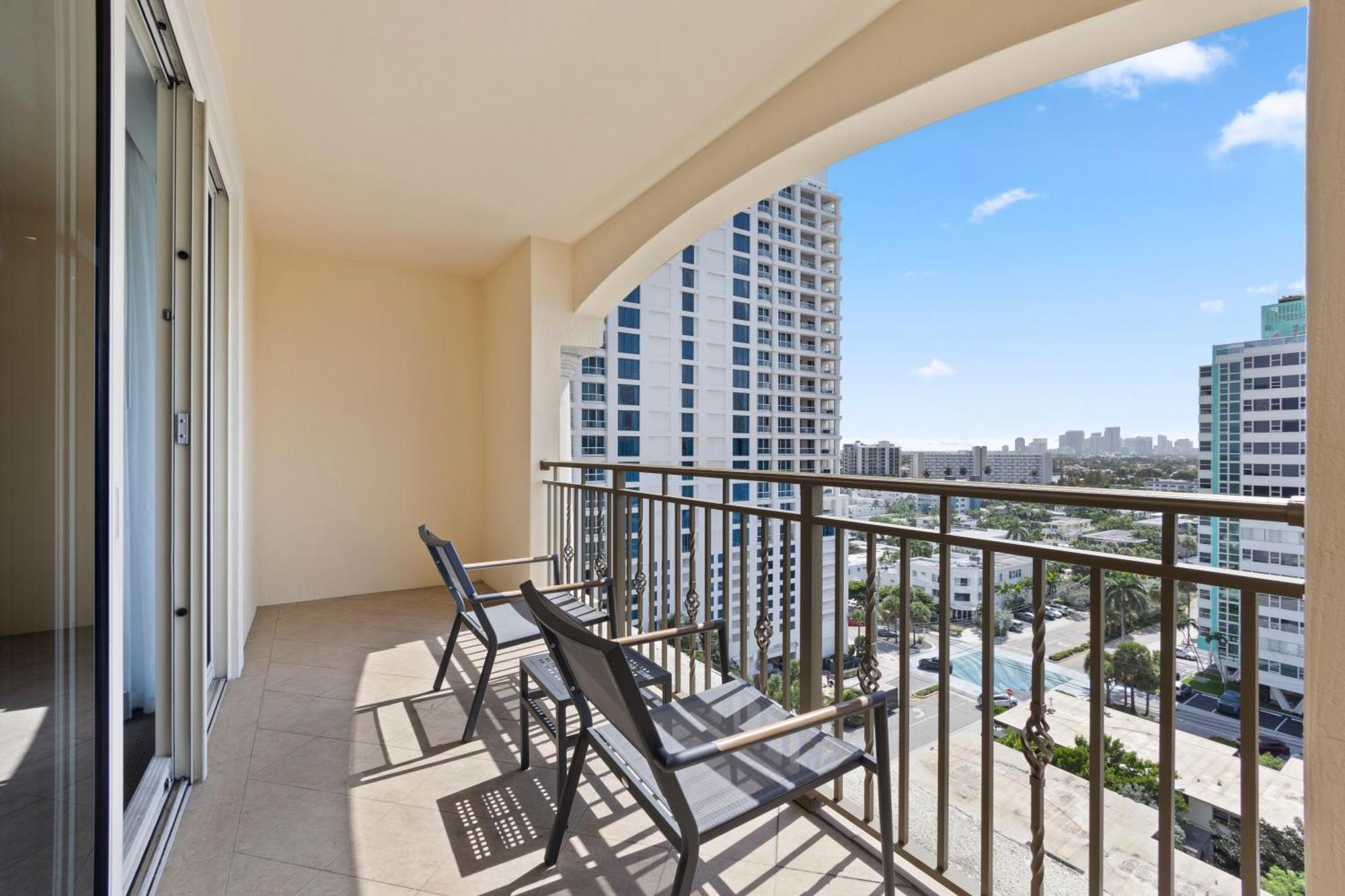 One-Bedroom Suite City View