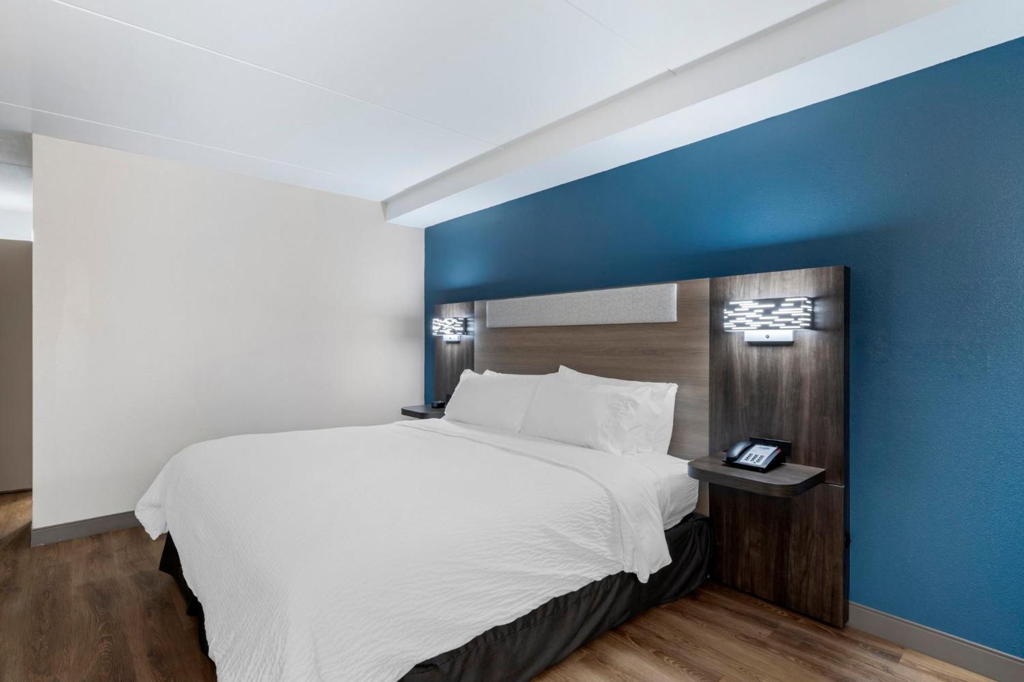 Standard King Room