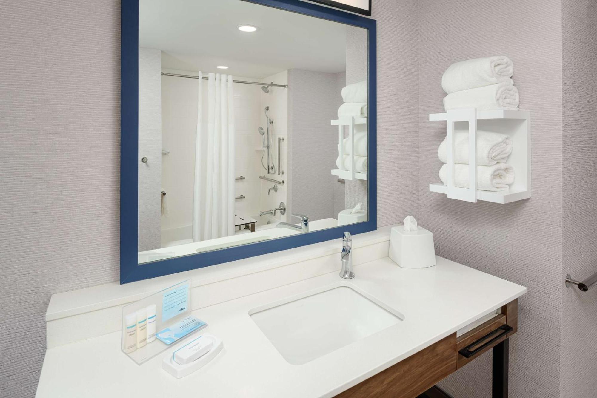 King Room - Hearing Accessible/Non-Smoking