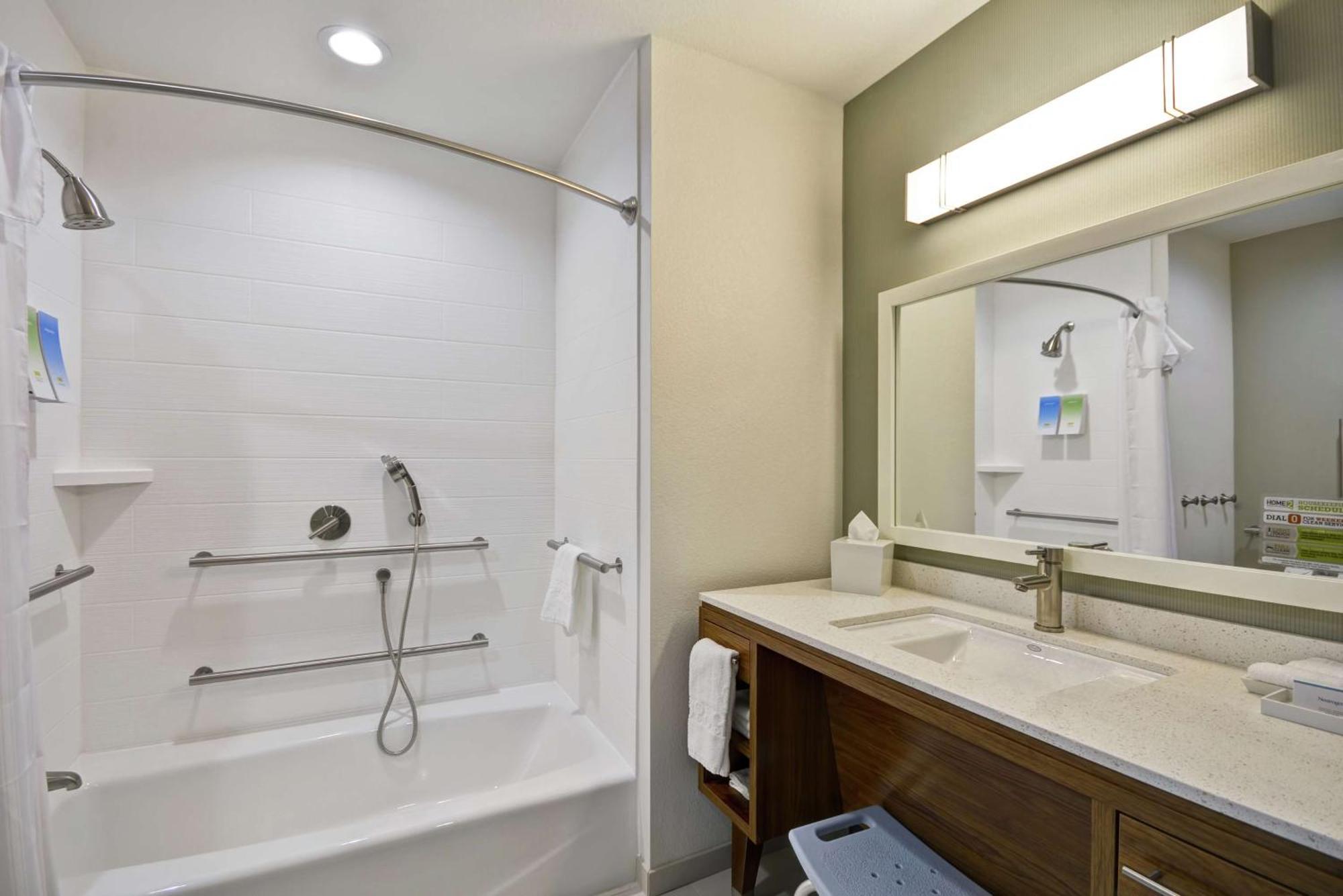 Queen Studio with Two Queen Beds - Mobility and Hearing Access/Non-Smoking