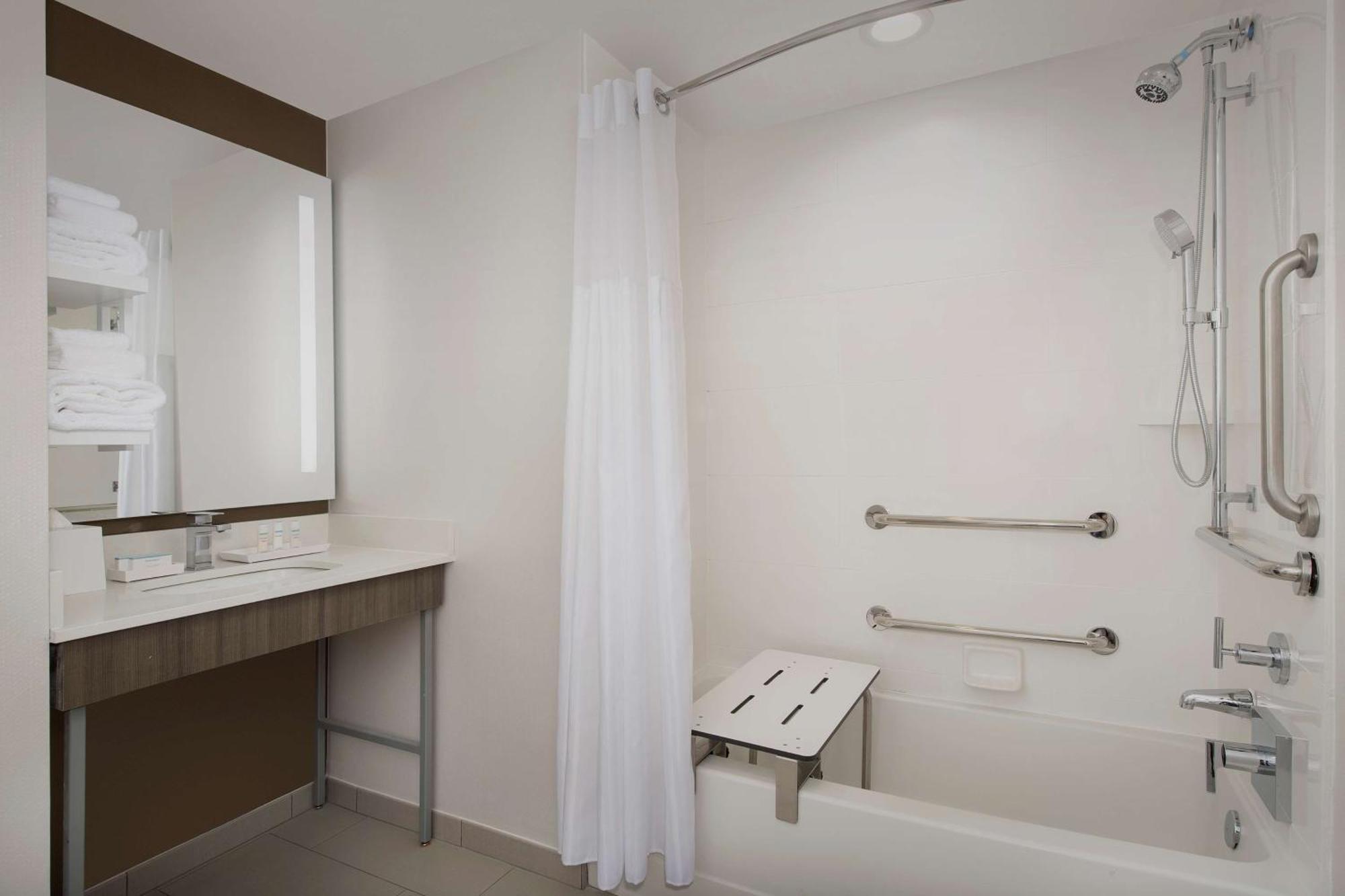 Queen Room with Two Queen Beds - Mobility Access