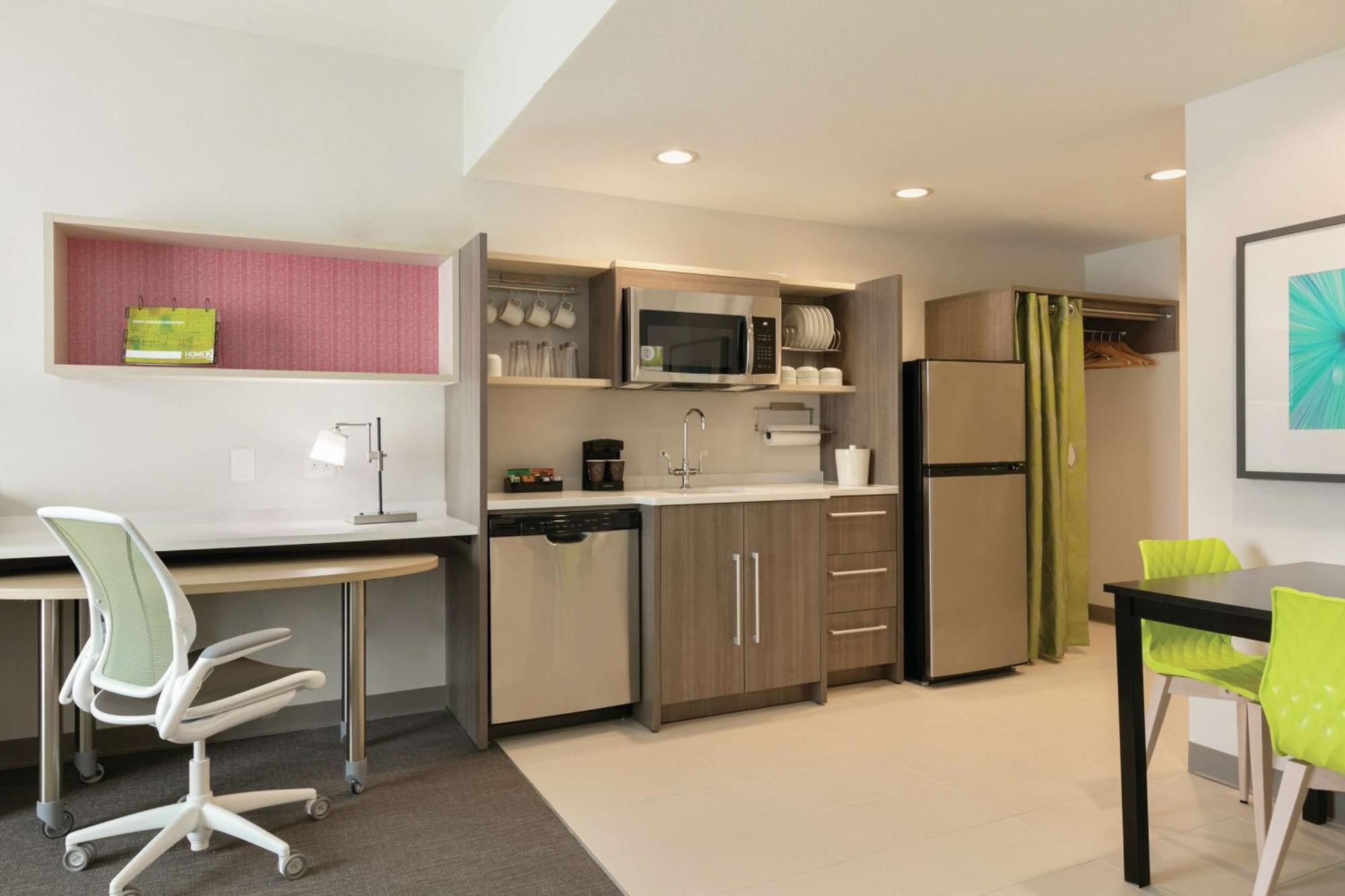 One-Bedroom Queen Suite - Non-Smoking