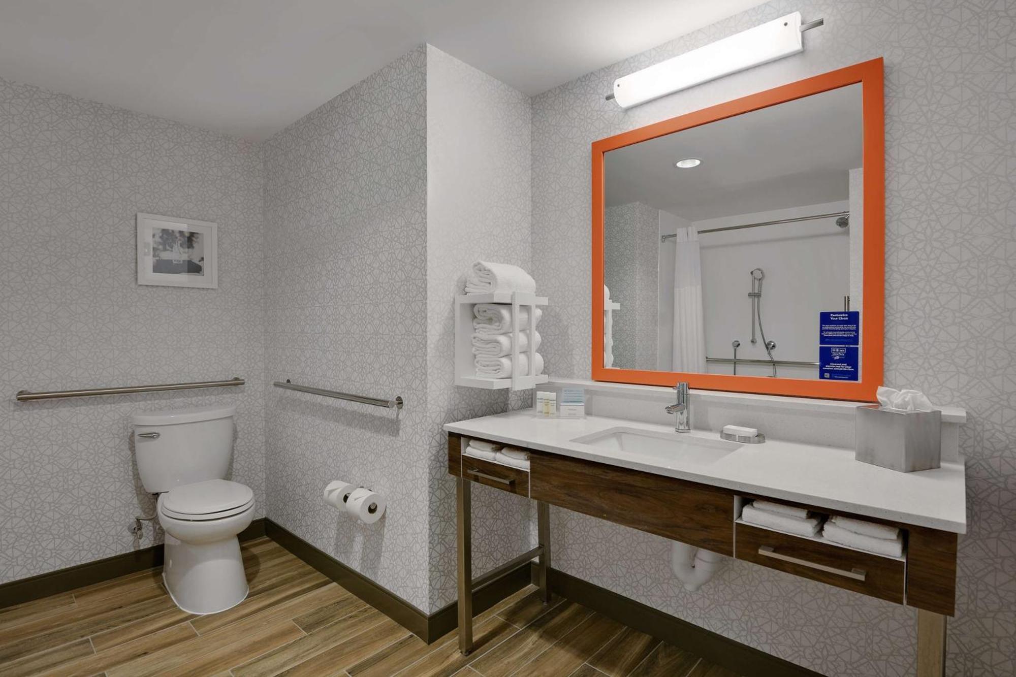 King Room Accessible Tub Mobility Hearing Access or Non-Smoking
