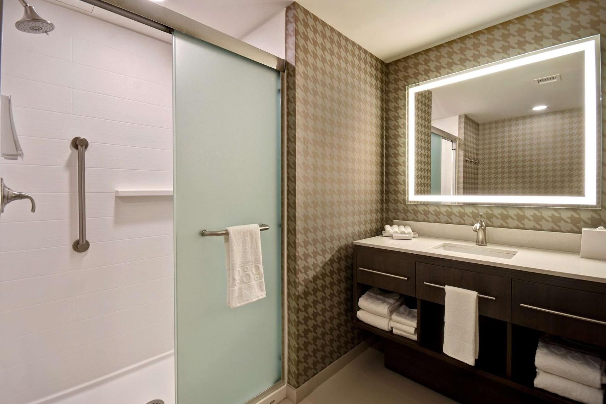 King Studio - Mobility and Hearing Access/Non-Smoking