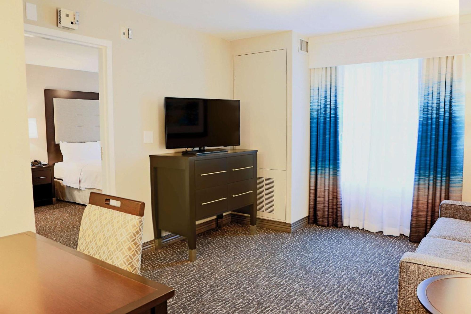 Queen Suite Two Queen Beds Mobility Hearing Access or Non-Smoking