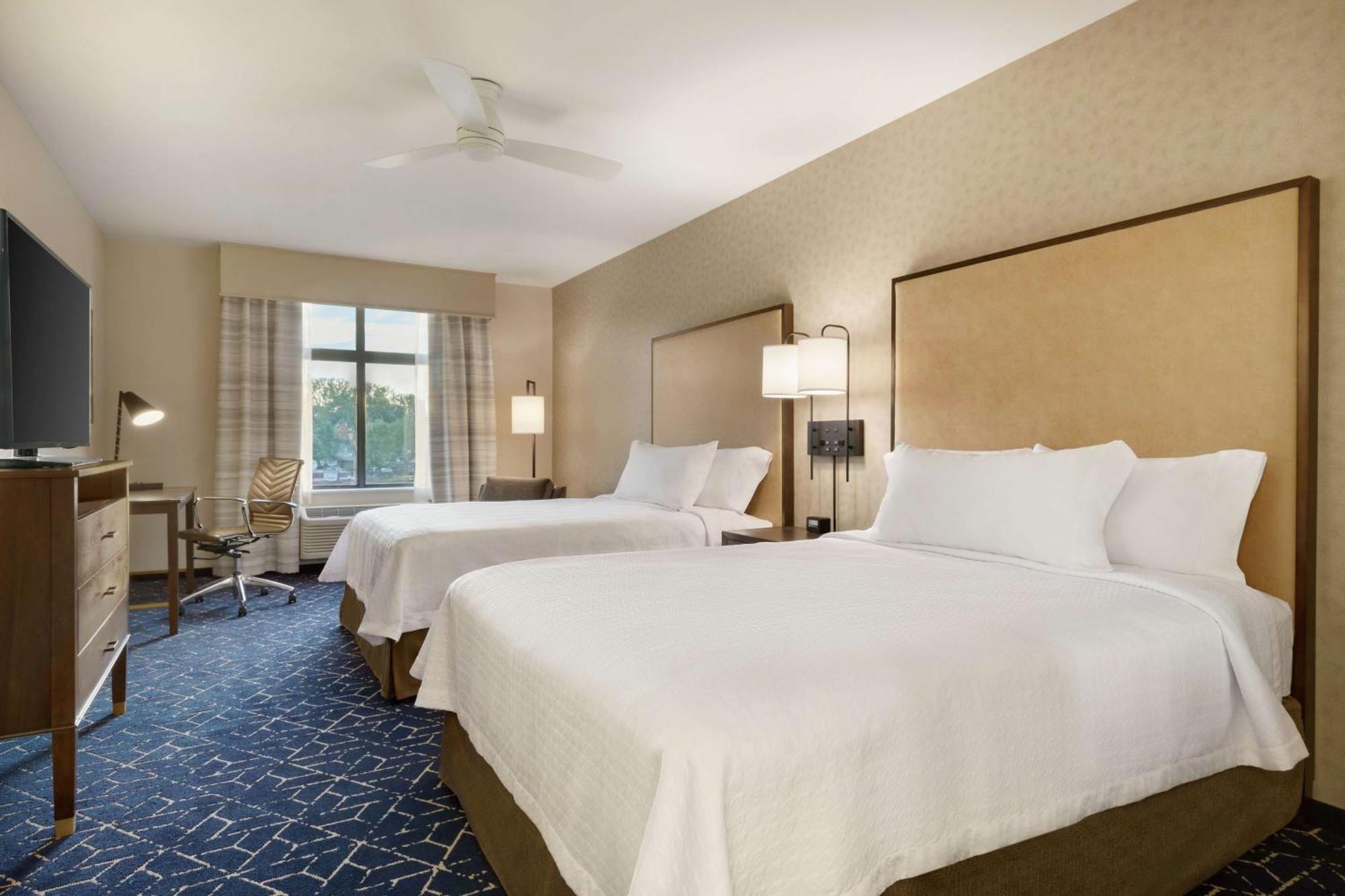 One-Bedroom Queen Suite Two Queen Beds Non-Smoking