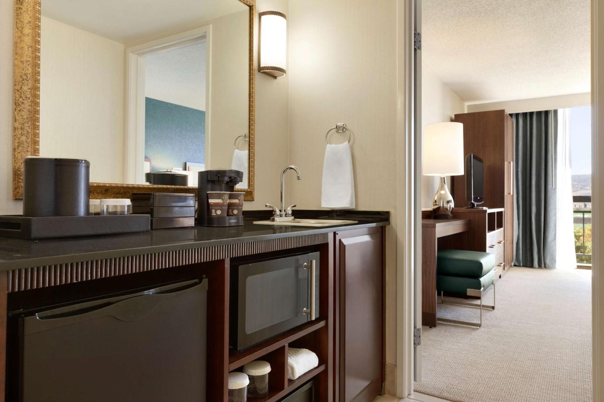 Queen Room Two Queen Beds Non-Smoking