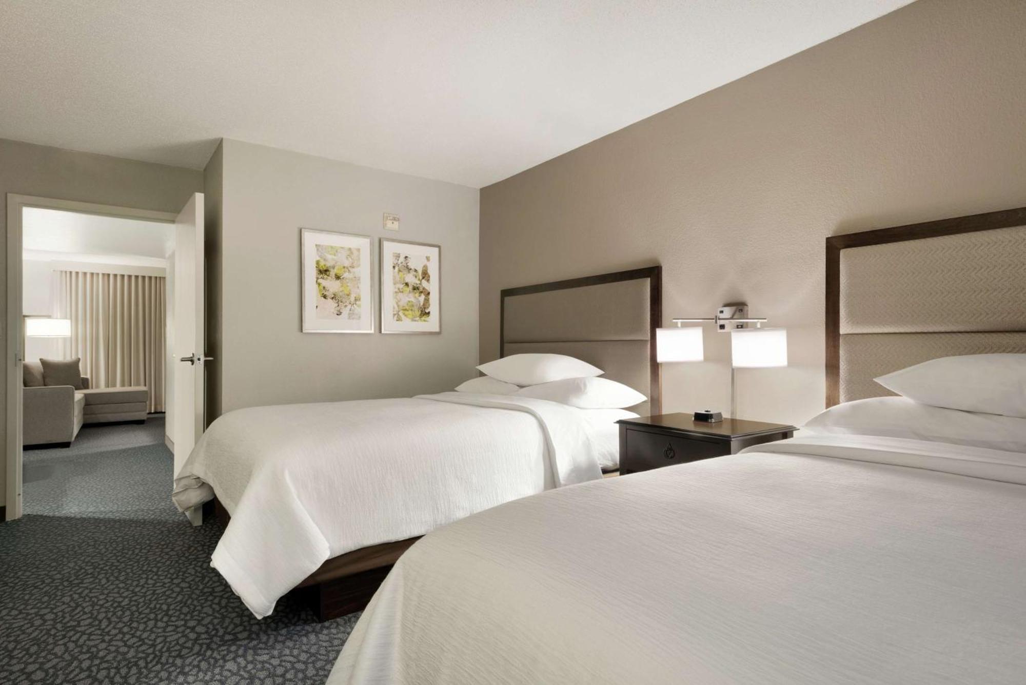 Two-Room Queen Suite Two Queen Beds,1551970525:JPEG