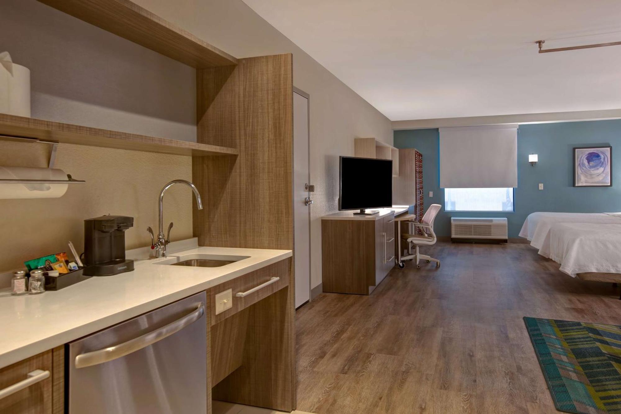 Studio Suite Two Queen Beds Hearing Access or Non-Smoking