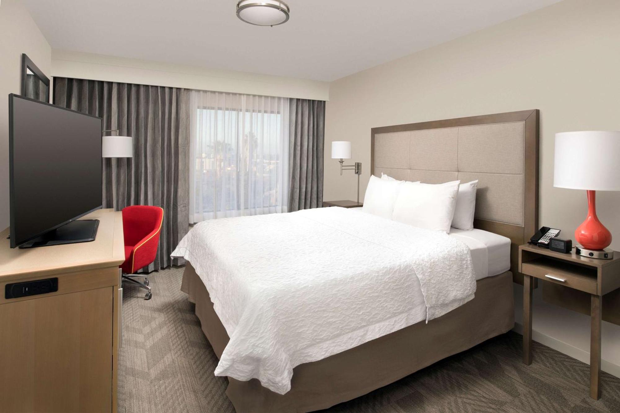 One-Bedroom King Suite with Balcony - Non-Smoking
