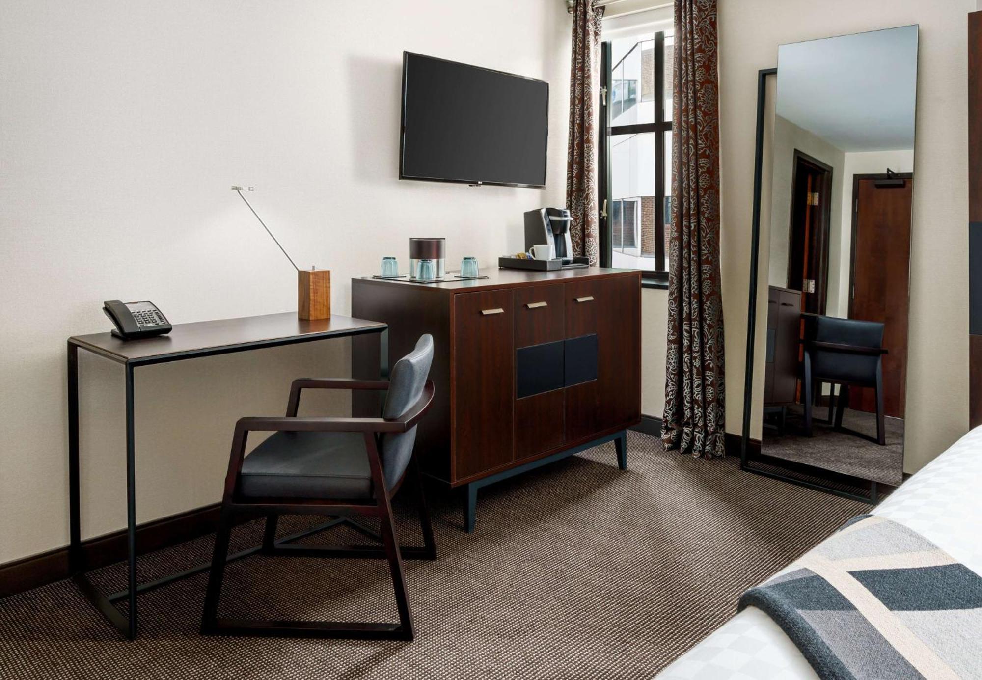Deluxe Queen Room Two Queen Beds