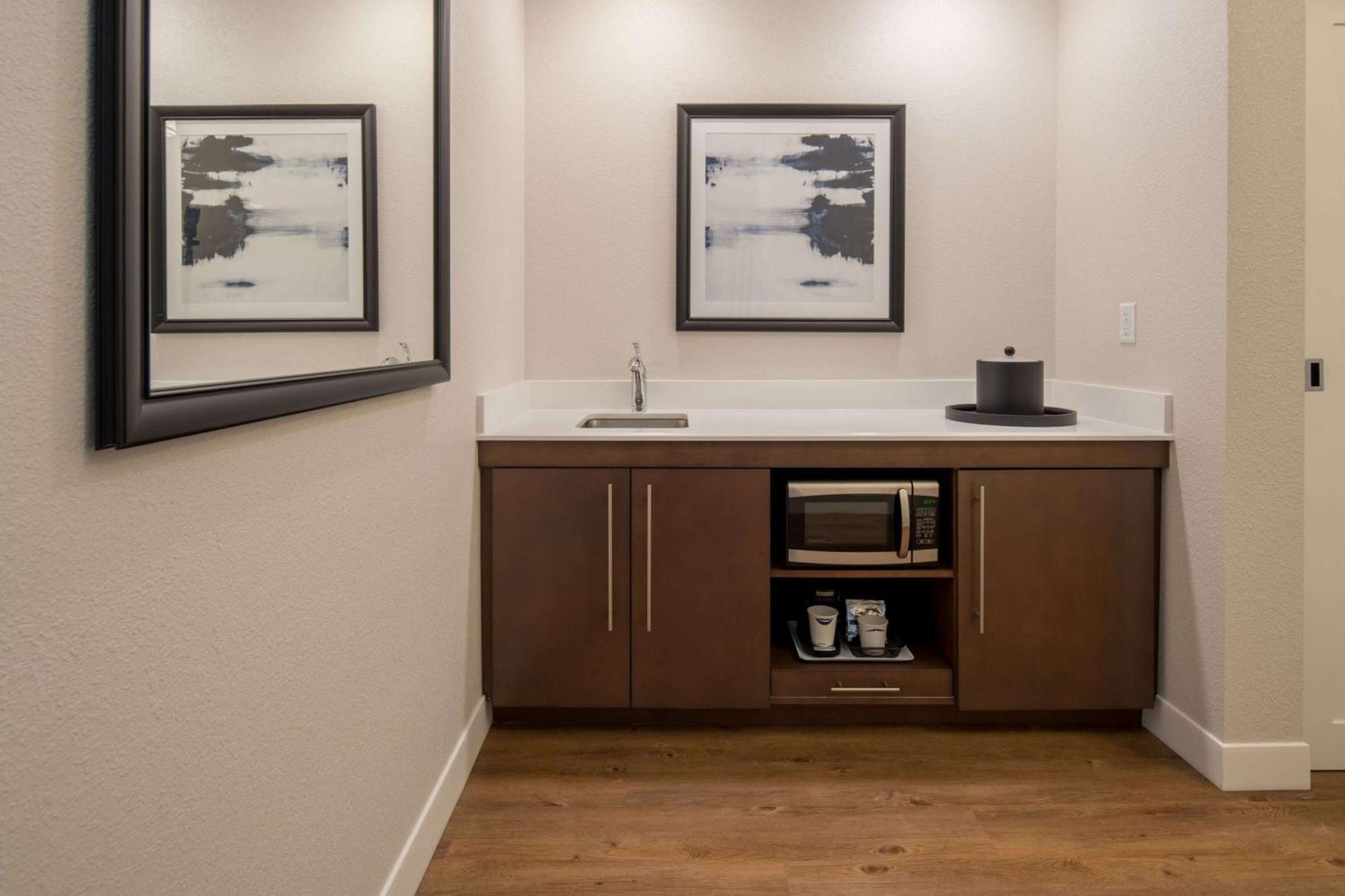 Premium Corner King Suite - Hearing Accessible/Non-Smoking,1552001182:JPEG