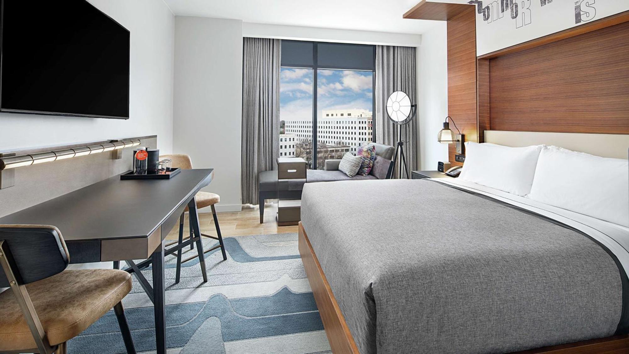 King Bed City View