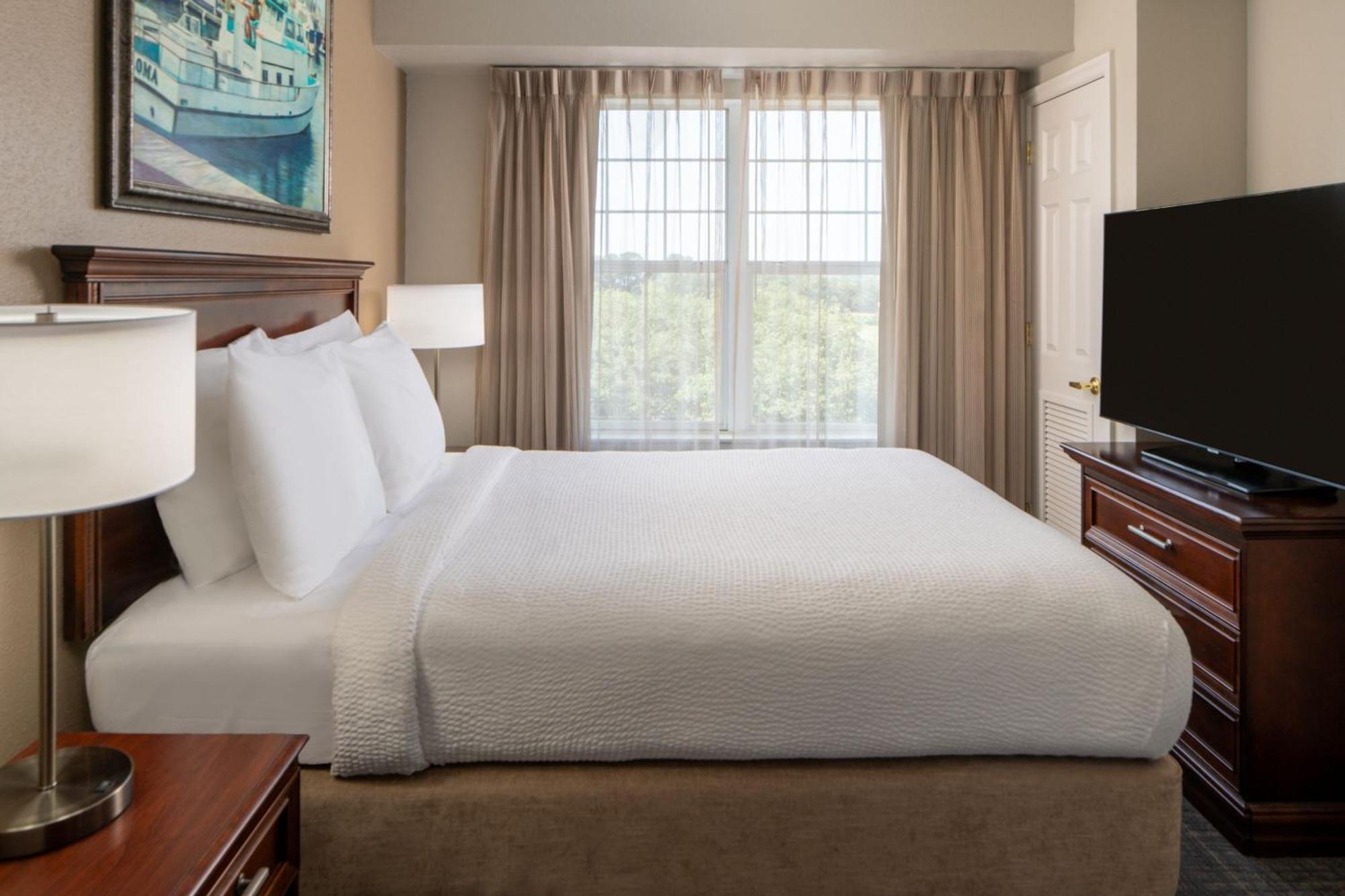 1 Bedroom Suites 1 Queen Sofa Bed