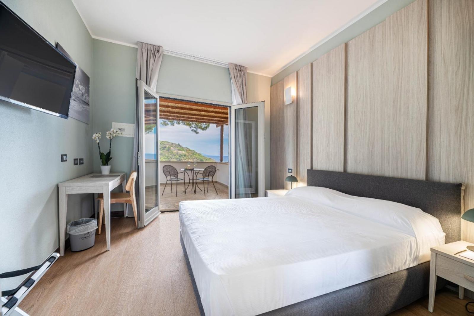 Double or Twin Room Sea View