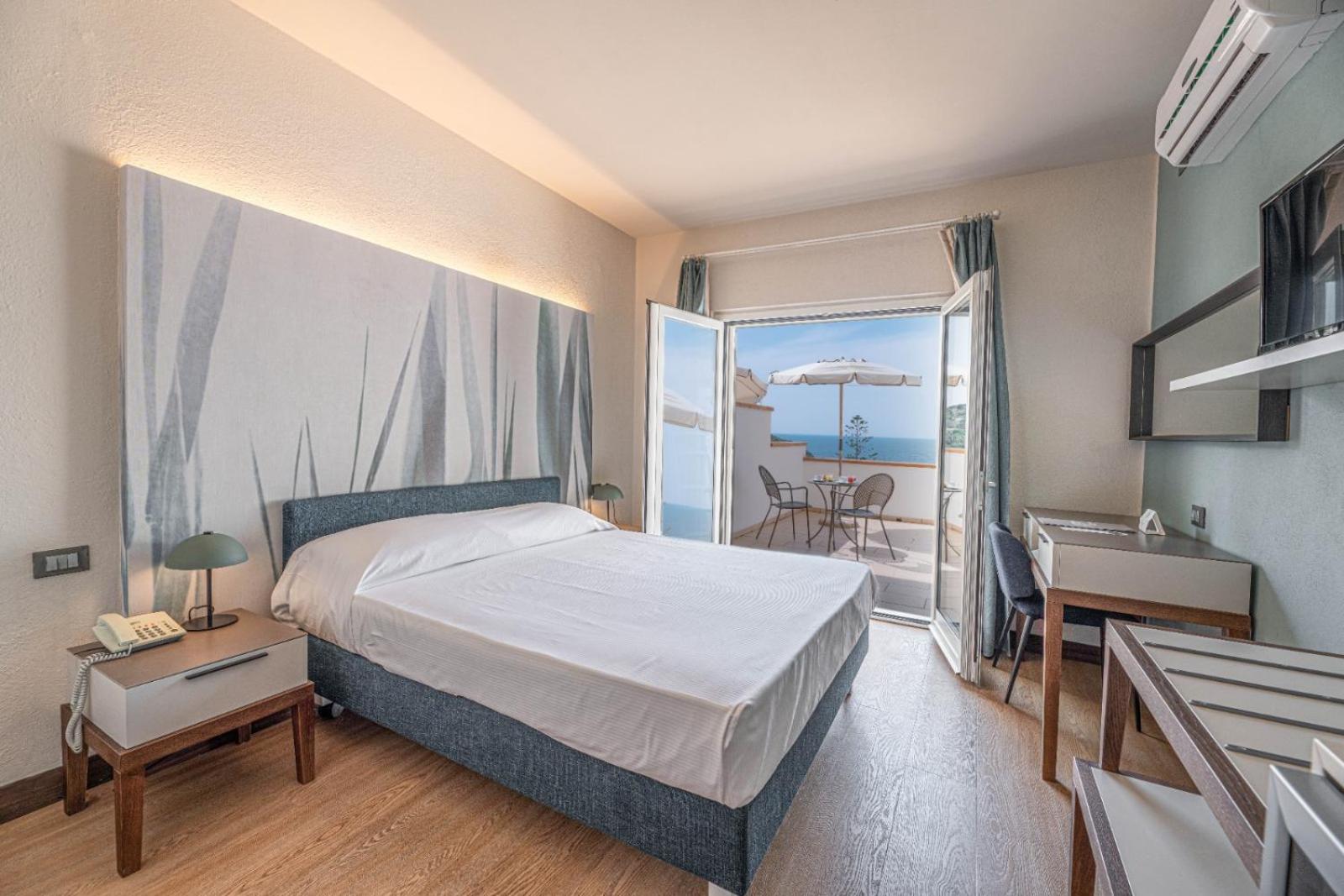 Double or Twin Room Sea View