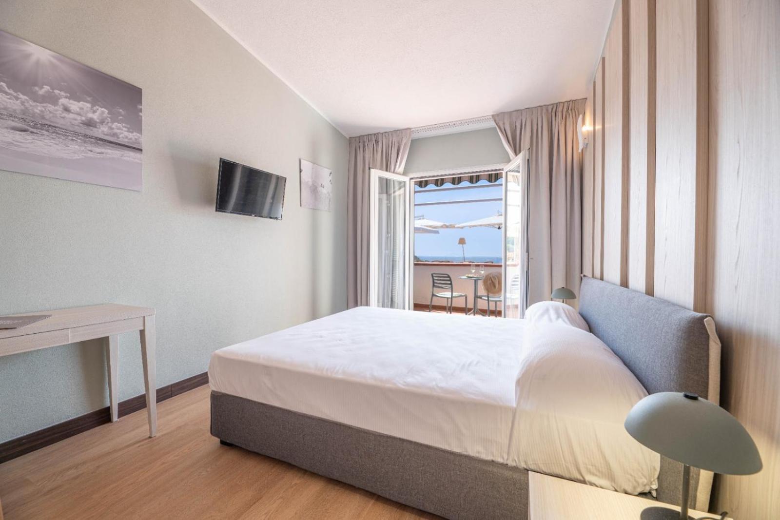 Double or Twin Room Terrace