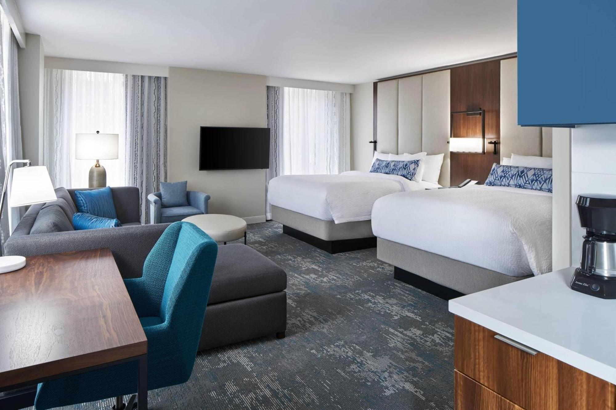 Studio Two Queen Beds Sofa,1554733870:JPEG