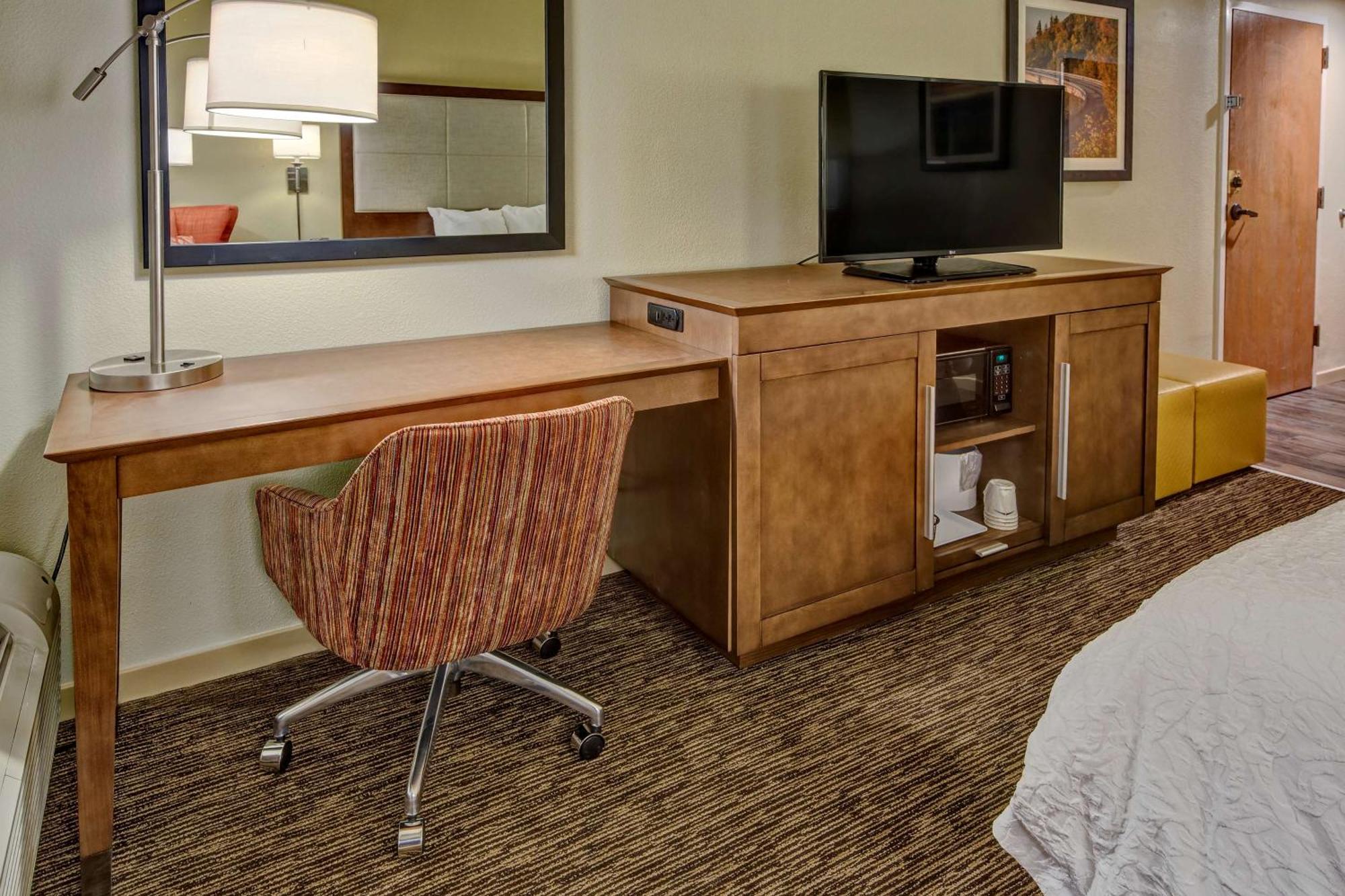 King Room Accessible Tub Mobility Hearing Access or Non-Smoking