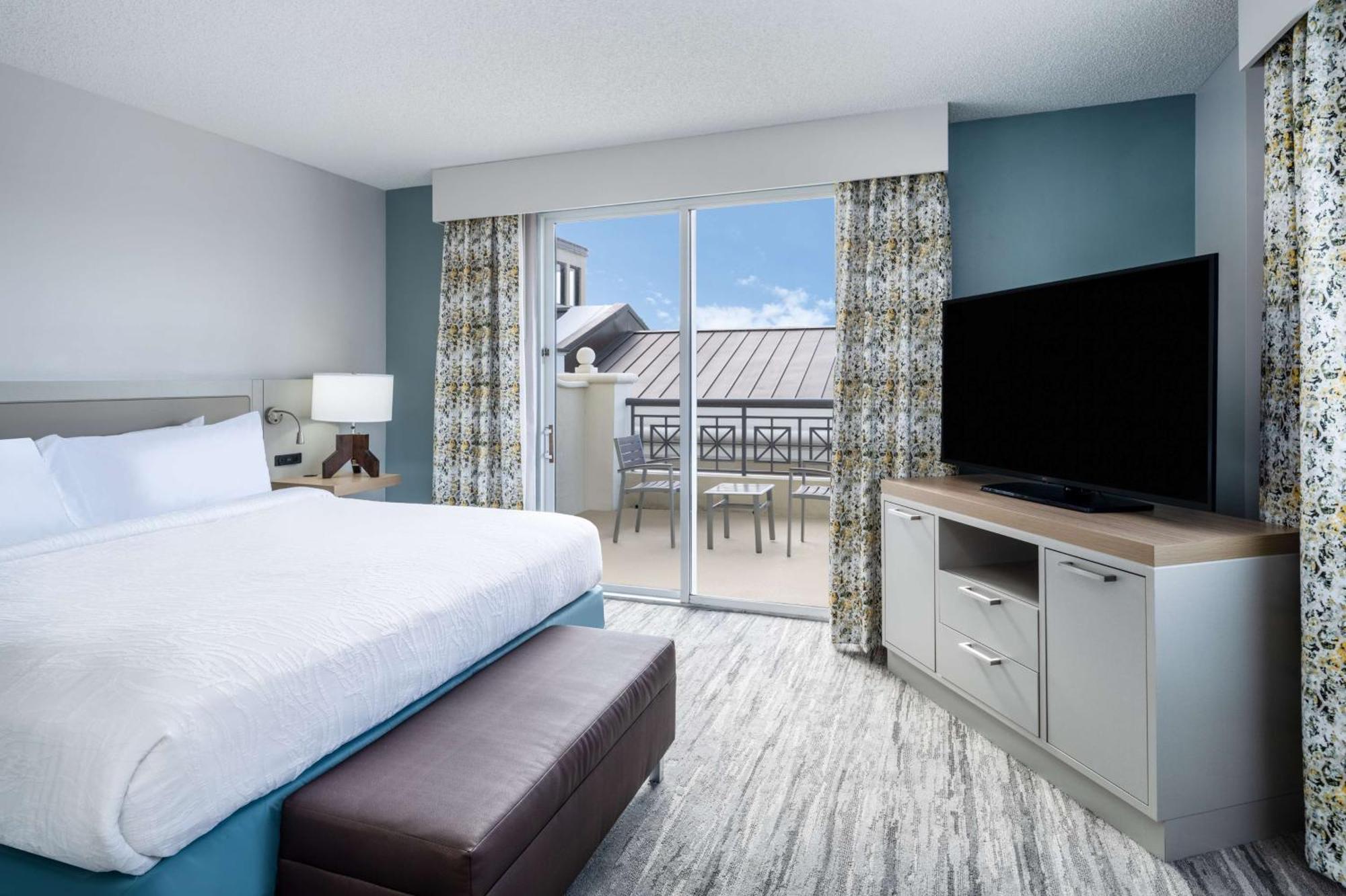 Deluxe One-Bedroom Suite Sofa Bed